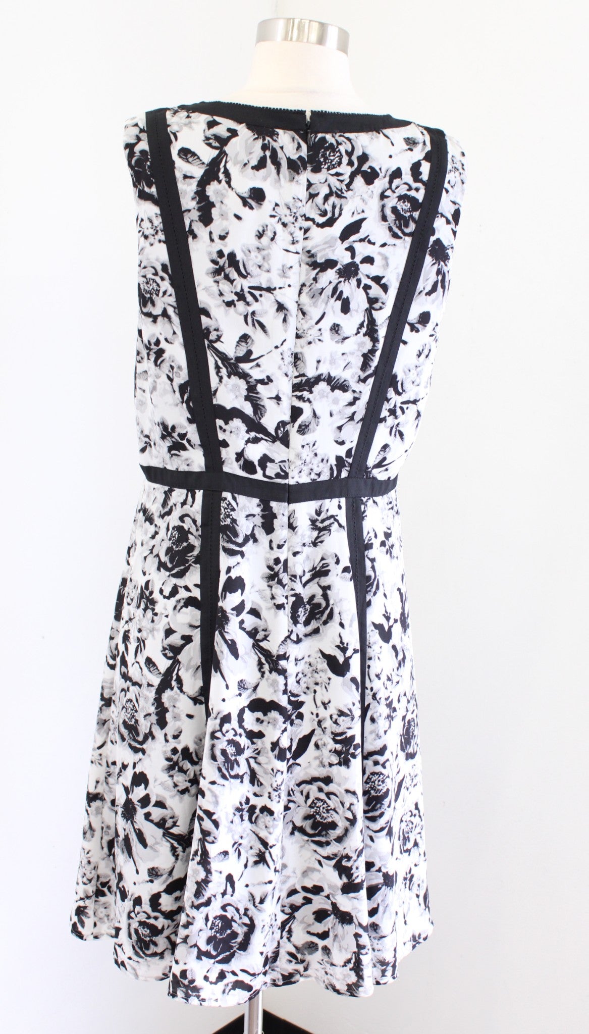 Talbots Womens Gray Black Floral Print Seamed A Line Dress Sleeveless Size 10