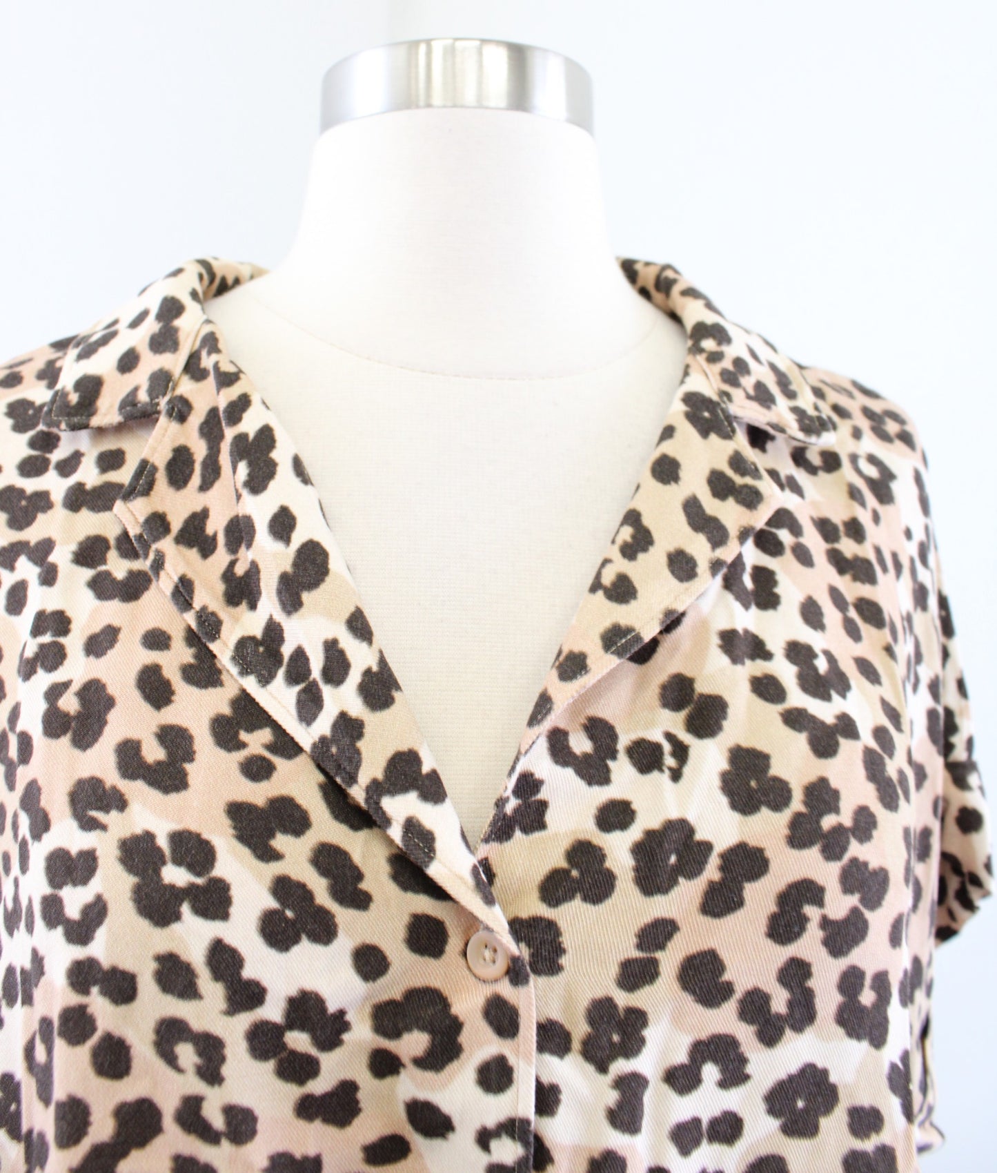 Cloth and Stone Anthropologie Cheetah Print Tie Front Top Blouse S Short Sleeve