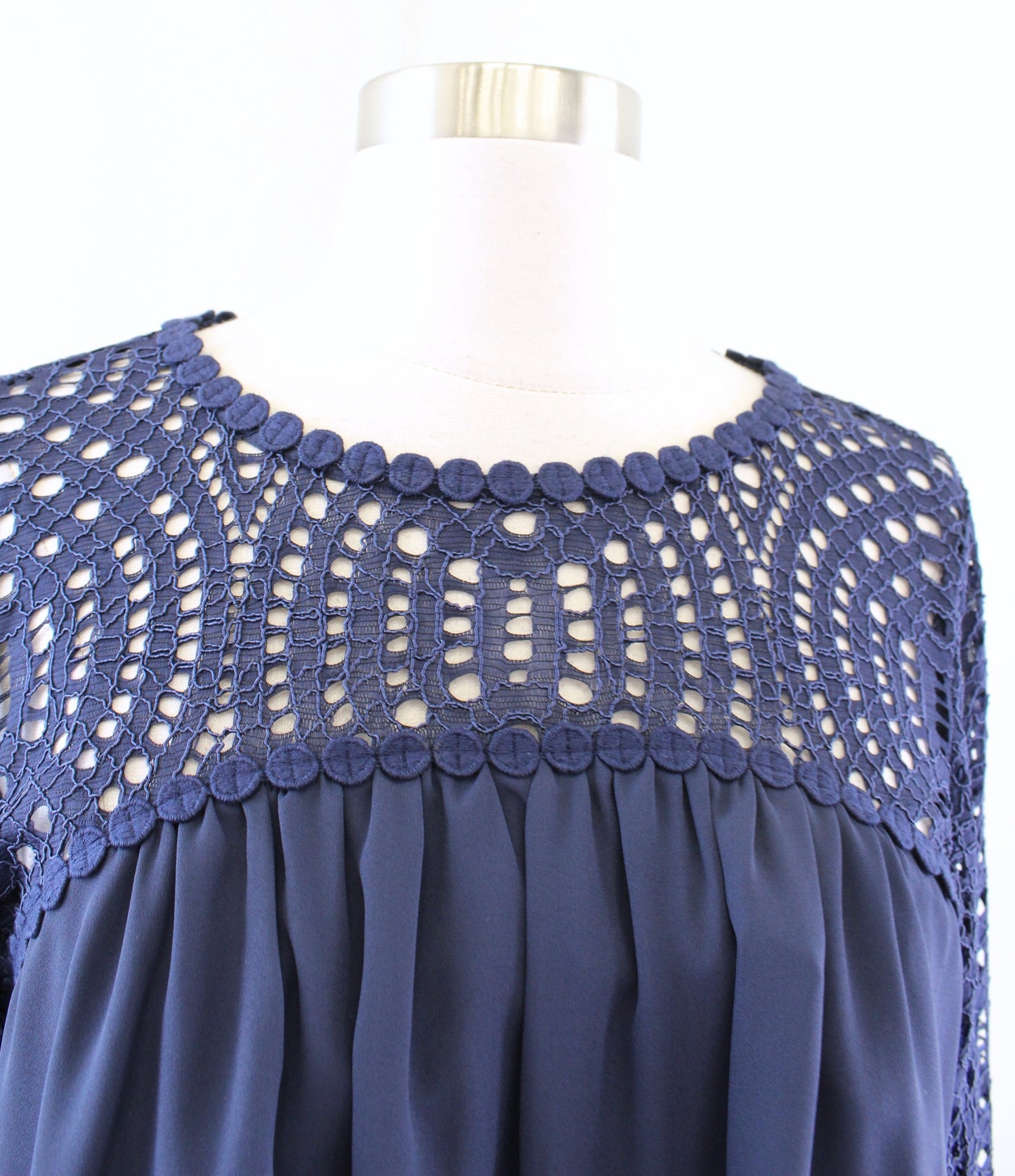 Lilly Pulitzer Amenna Navy Blue Bell Sleeve Crochet Lace Neck Top Blouse Size 8