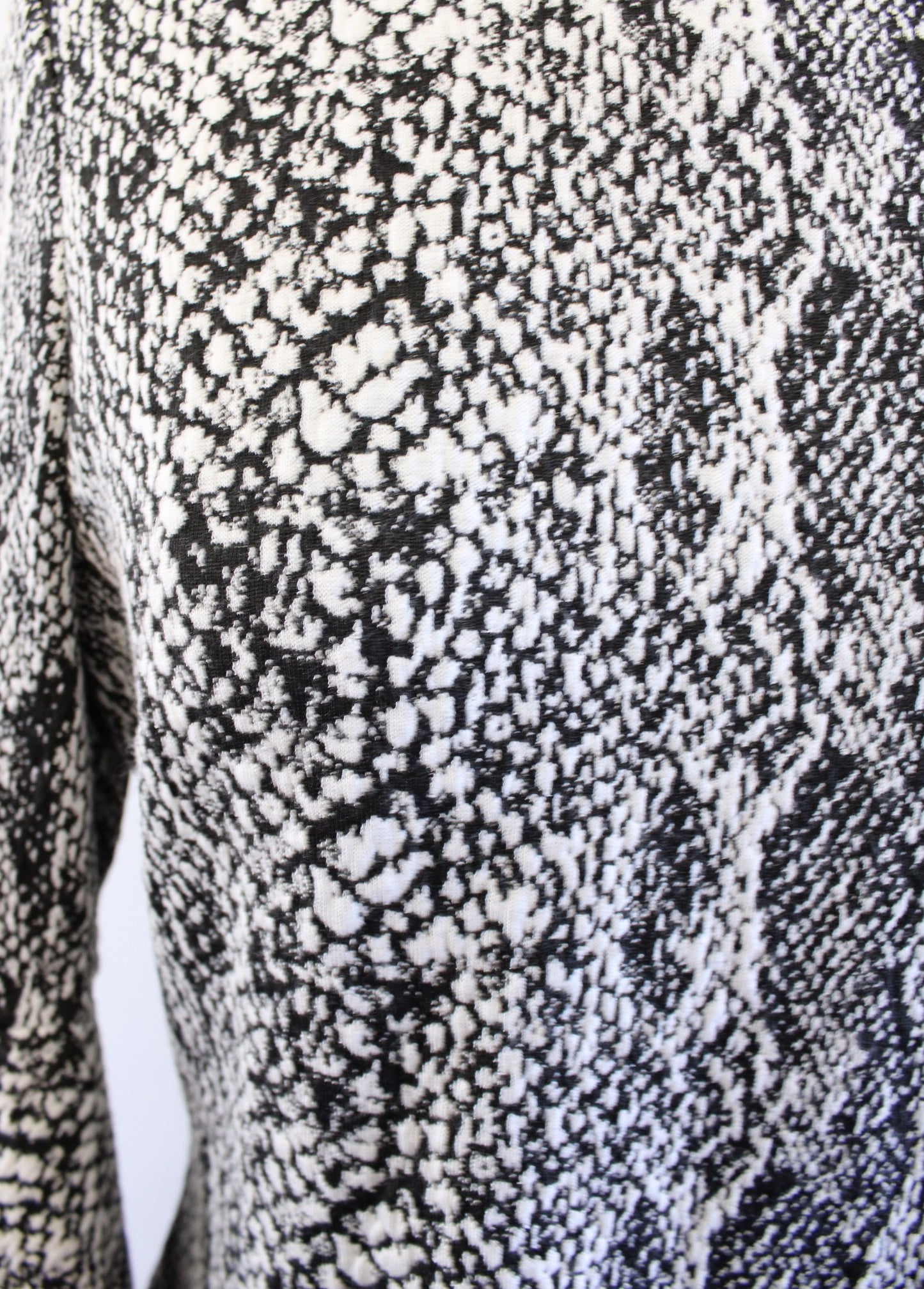 NWT $142 Tyler Boe Black White Textured Snakeskin Print Bell Sleeve Dress Size S