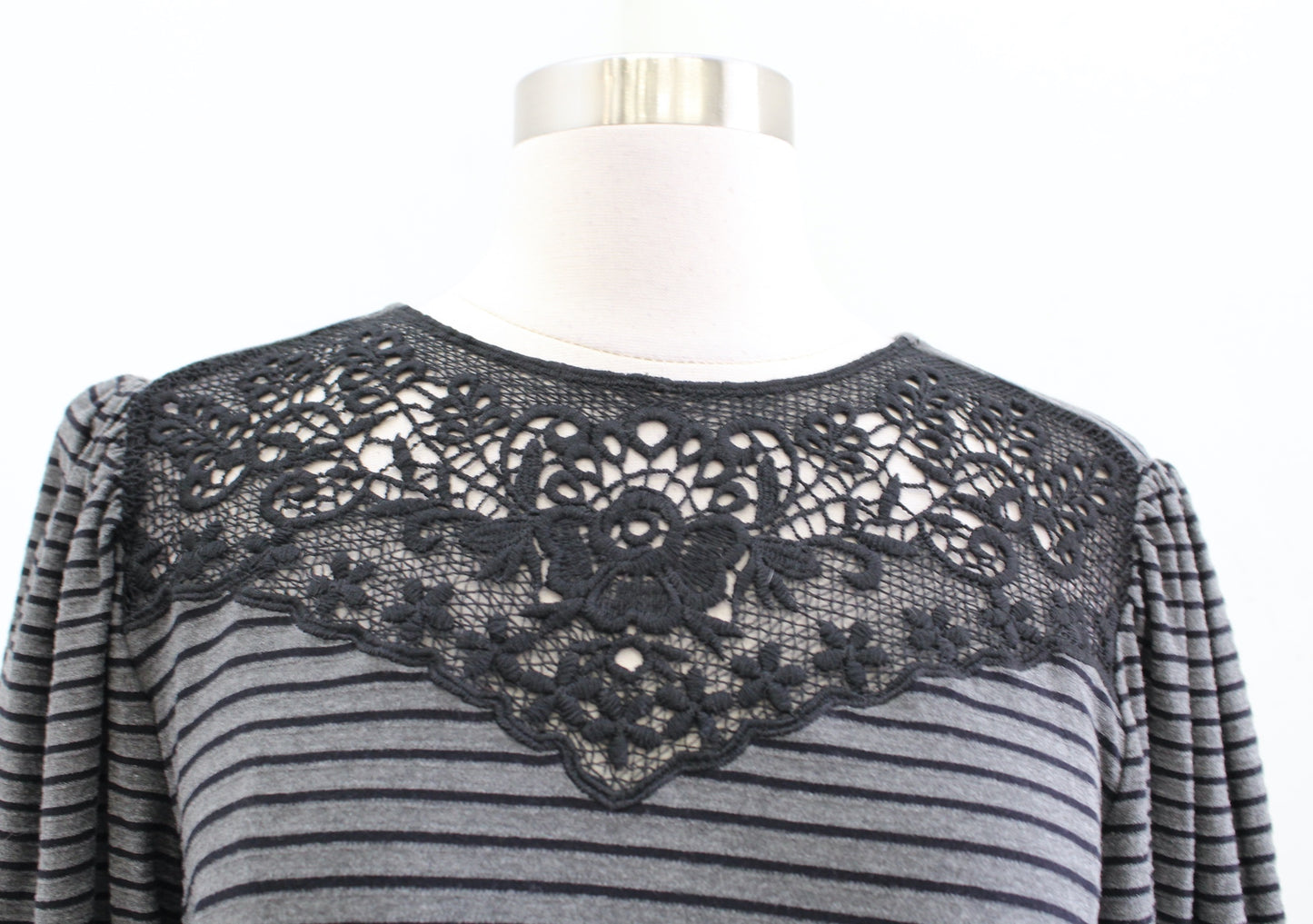 NWT Ann Taylor Loft Gray Black Striped Cutout Lace Neckline Shift Dress Size S