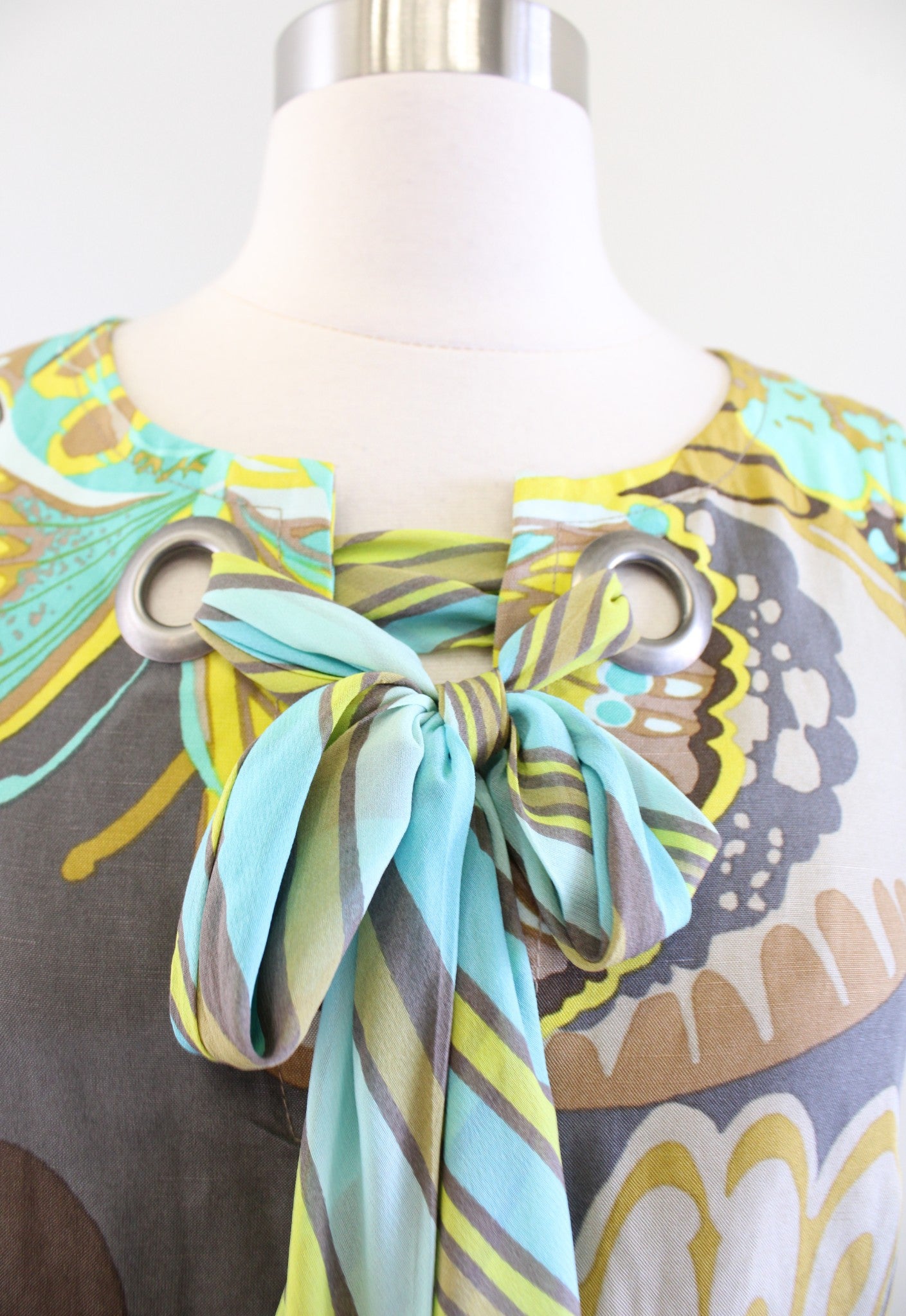 Trina Turk Brown Green Butterfly Print Tie Neck Shift Dress Size 2 Silk Linen