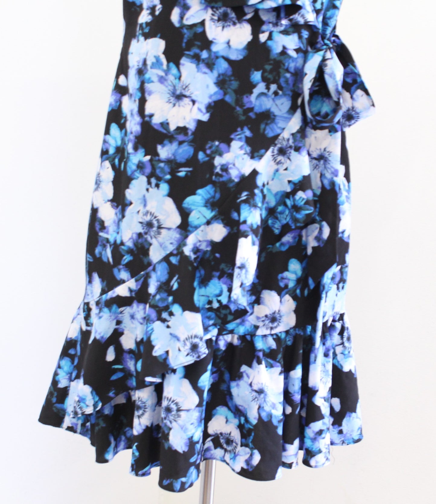 Tahari ASL Levine Black Blue Floral Side Tie Faux Wrap Ruffle Flounce Dress Sz 2