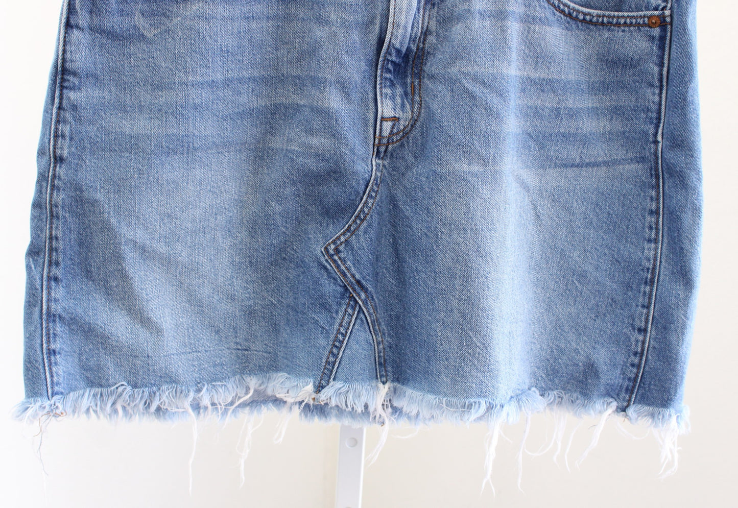 J Crew Jeans Womens Denim Skirt in Birch Wash Size 32 Frayed Hem