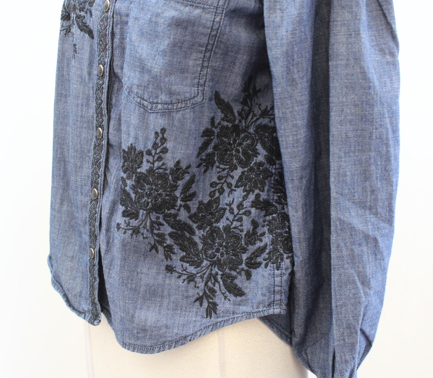 Sundance Catalog Lennon Demin Chambray Floral Embroidered Blouse Shirt PXS XSP Long sleeve