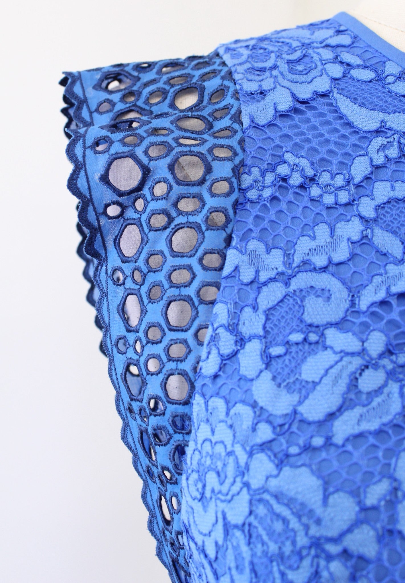 Sandro Paris Handi Blue Lace Eyelet Ruffle Sheath Dress Size 36 Cocktail Party