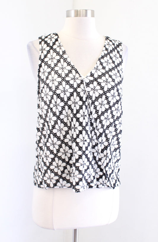 Maeve Anthropologie Coralie Black White Floral Lace Surplice Top Blouse Size 6 Sleeveless