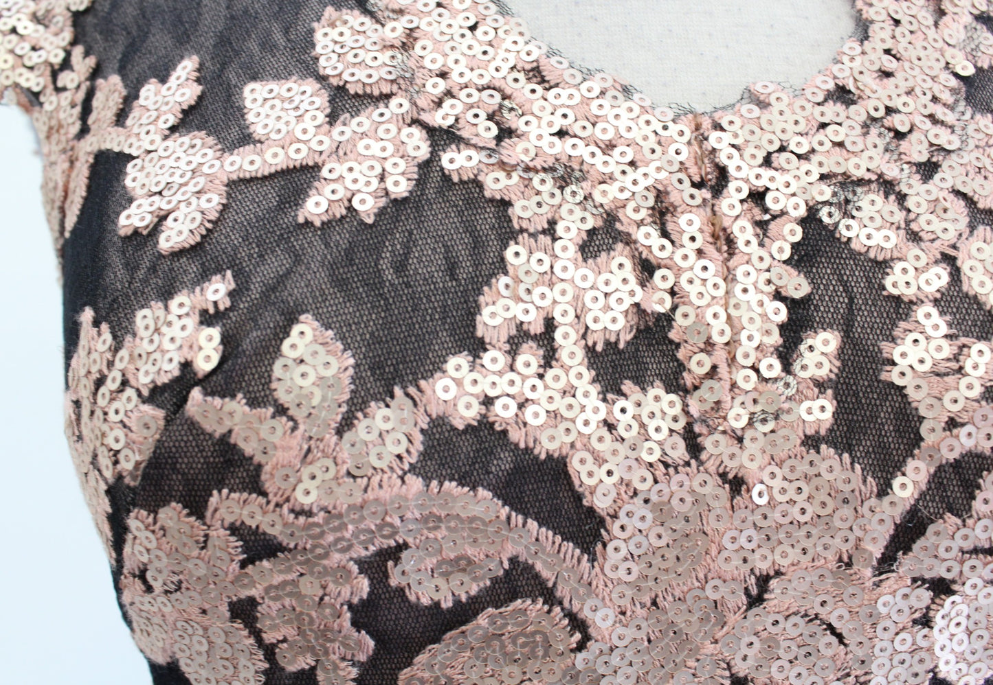 NWT Tadashi Shoji Dusty Pink Paillette Embroidered Lace V Neck Cocktail Dress 2P