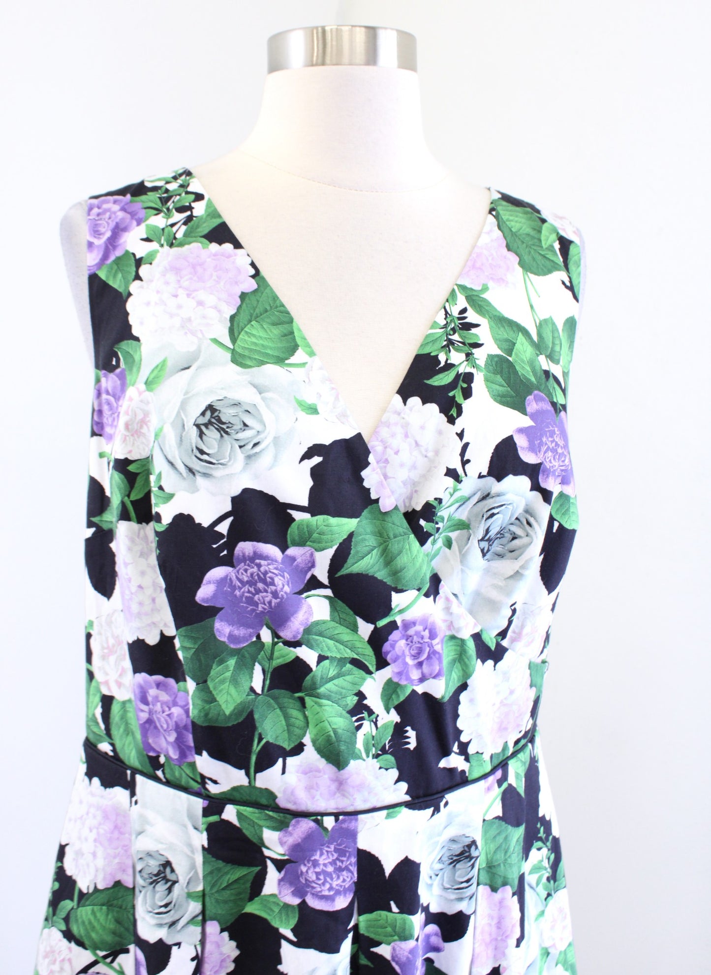 Talbots x Oprah Floral Hydrangea Fit and Flare Dress Size 8 Black Purple Green