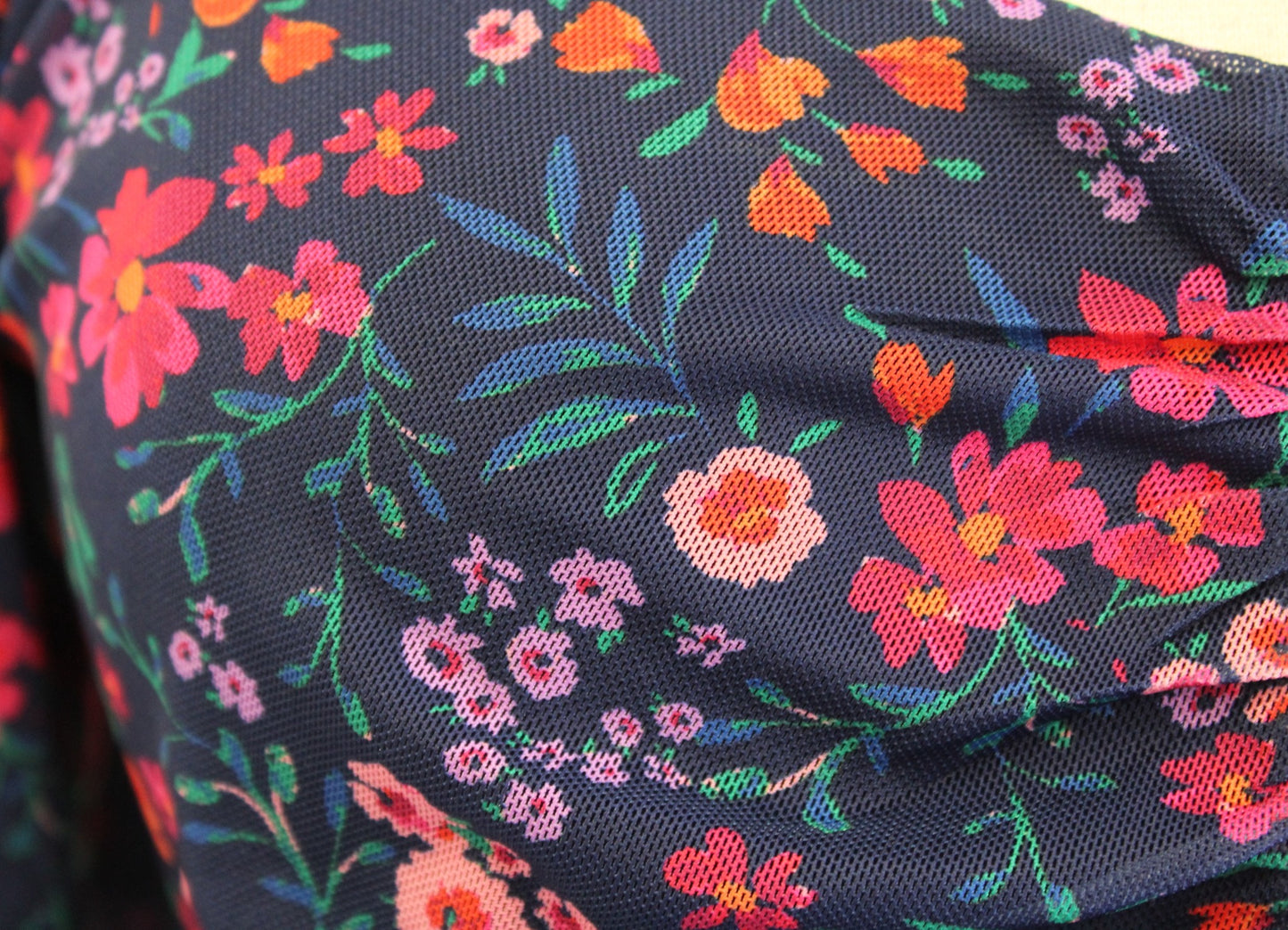 Draper James Shelby Navy Blue Floral Scoop Neck Ruched Mesh Top Blouse Size S