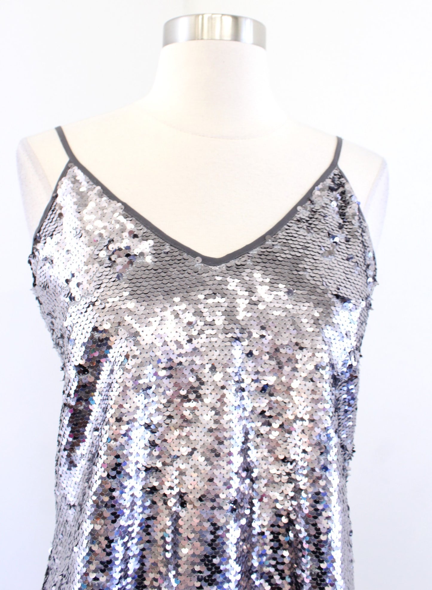 NWT Ann Taylor Silver Sequin Embellished V Neck Cami Tank Top Size XS Camisole