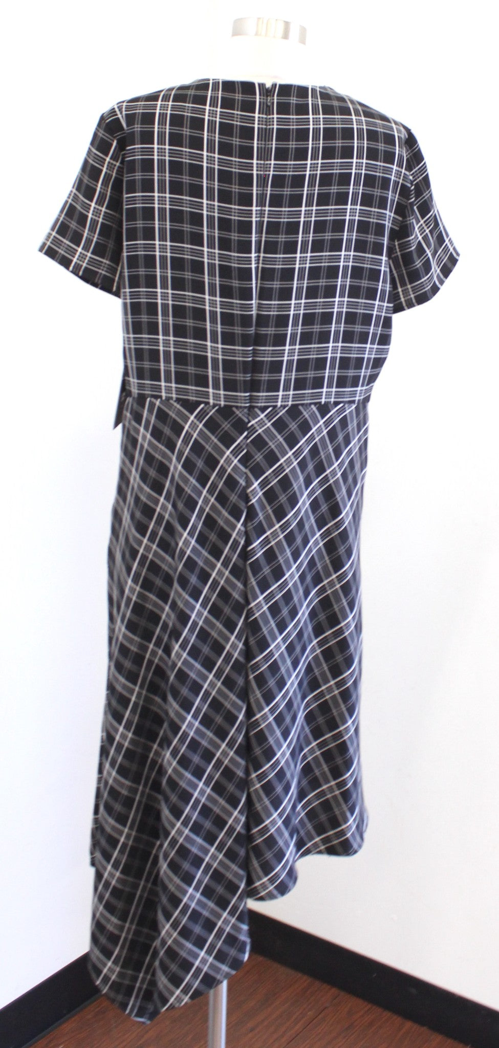 NWT Vince Camuto Black White Plaid Asymmetrical Handkerchief Hem Dress Size 14