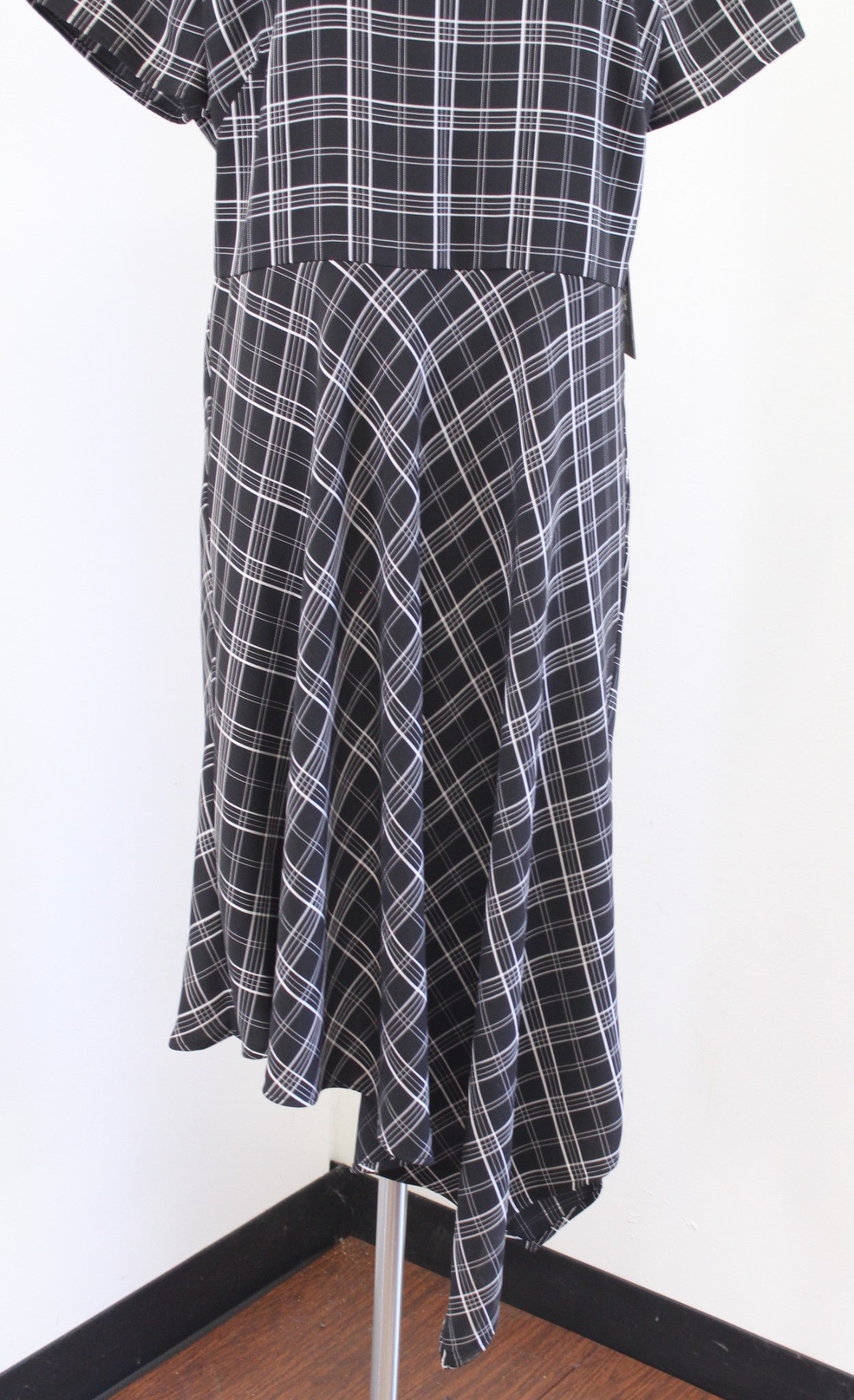 NWT Vince Camuto Black White Plaid Asymmetrical Handkerchief Hem Dress Size 14