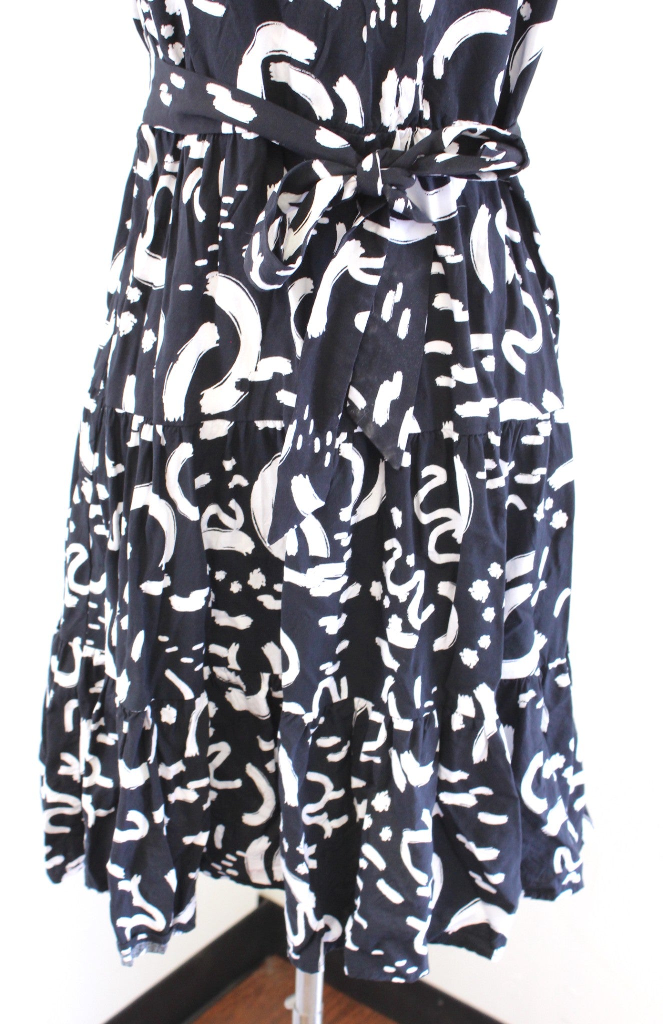 T Tahari Black White Abstract Print Tiered Tie Waist Dress Size S Artsy Unique