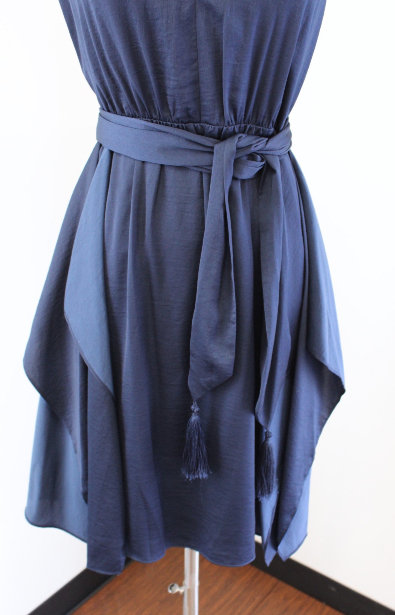 NWT BCBG Max Azria Navy Blue Ruffle Tie Waist V Neck Open Back Dress Size 4