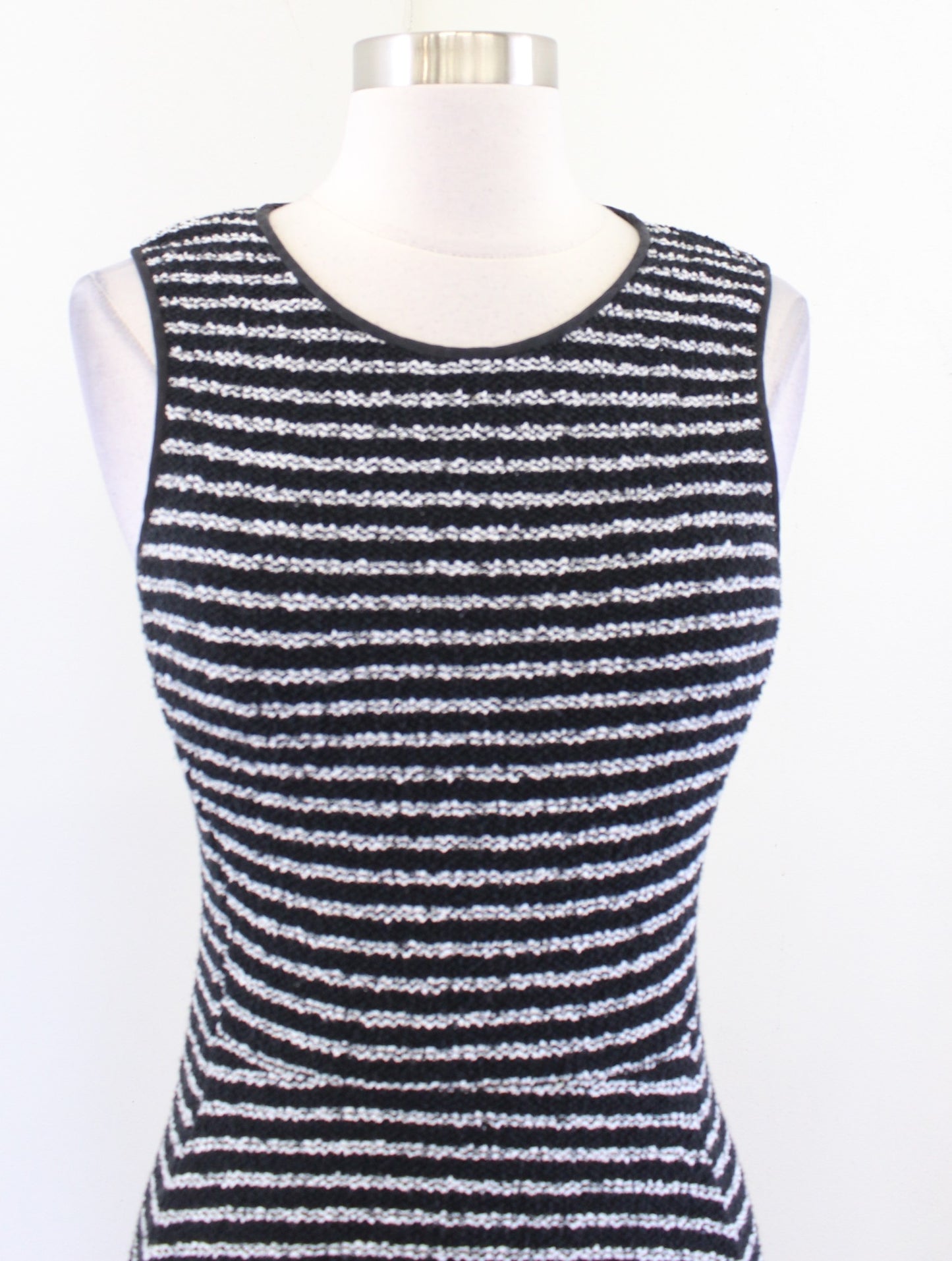 Theory Nikay Purposeful Stripe Knit Flounce Hem Dress Size 4 Black White