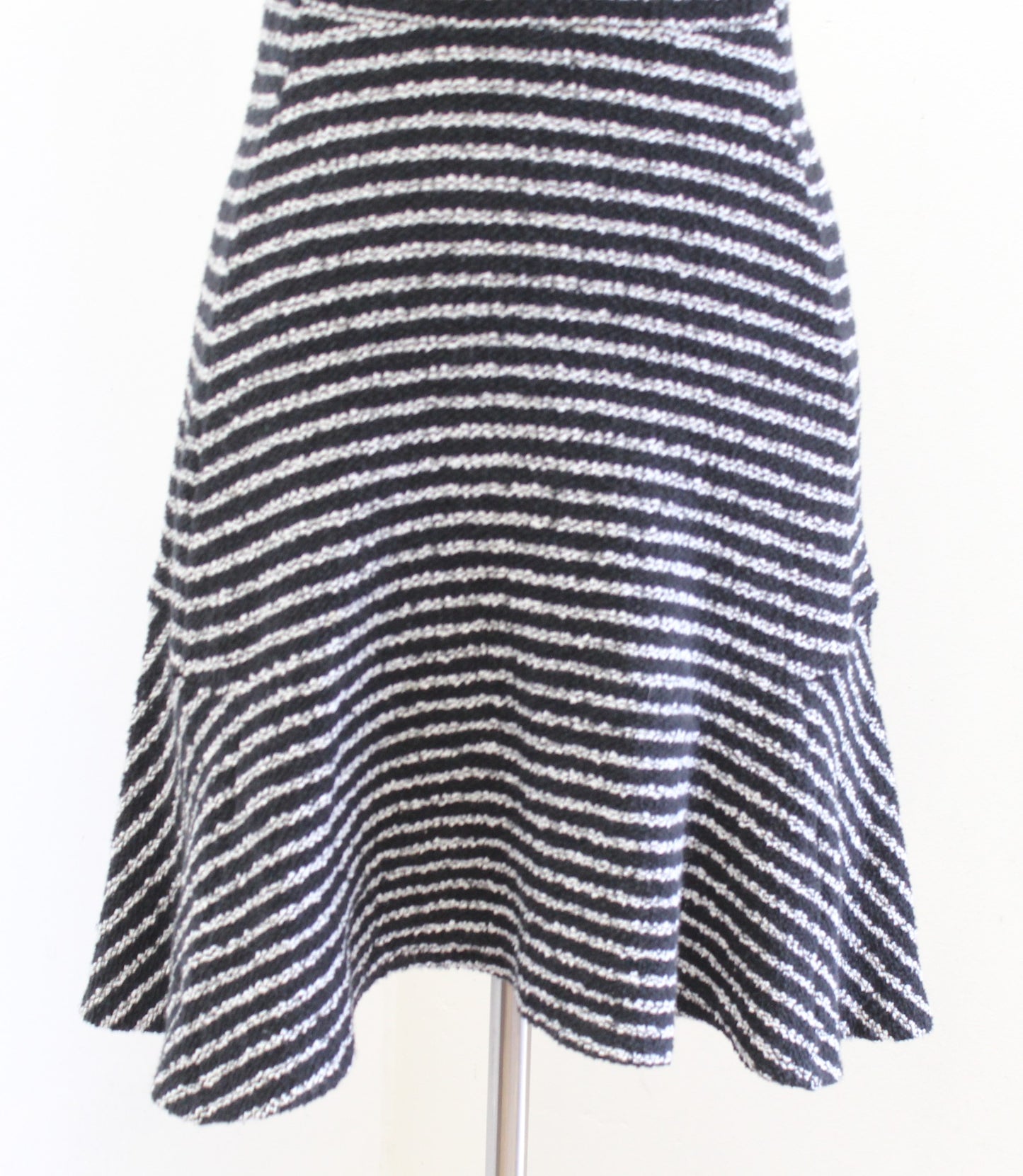 Theory Nikay Purposeful Stripe Knit Flounce Hem Dress Size 4 Black White