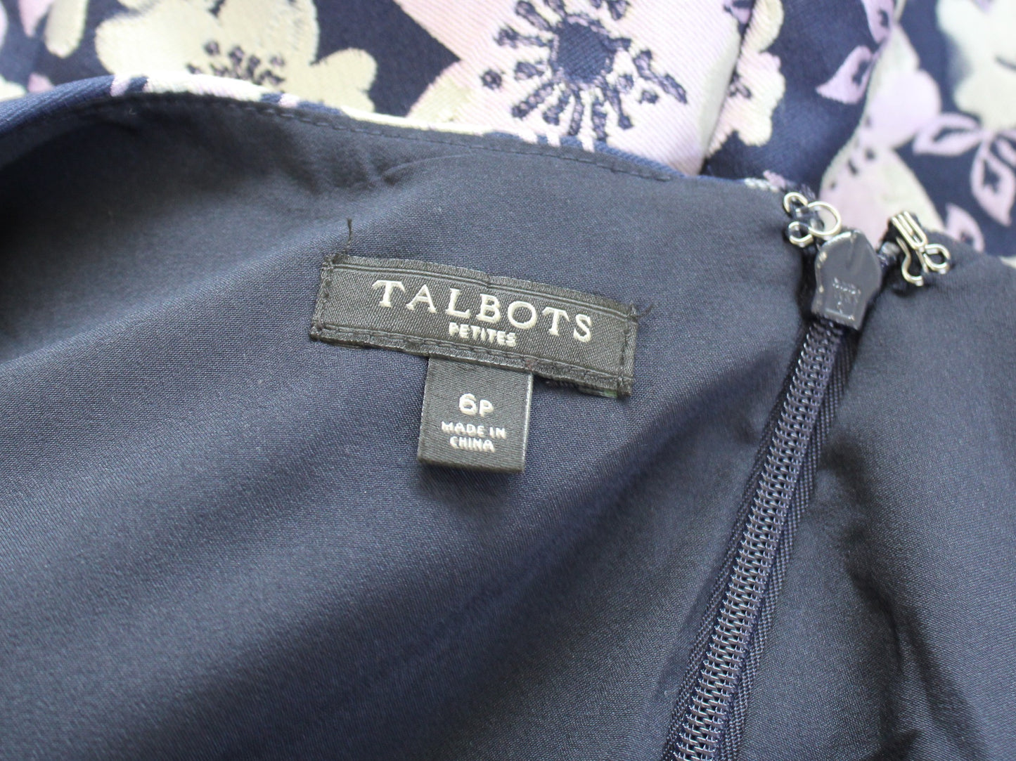 Talbots Navy Blue Lilac Falling Floral Print Sheath Dress Size 6P Cocktail