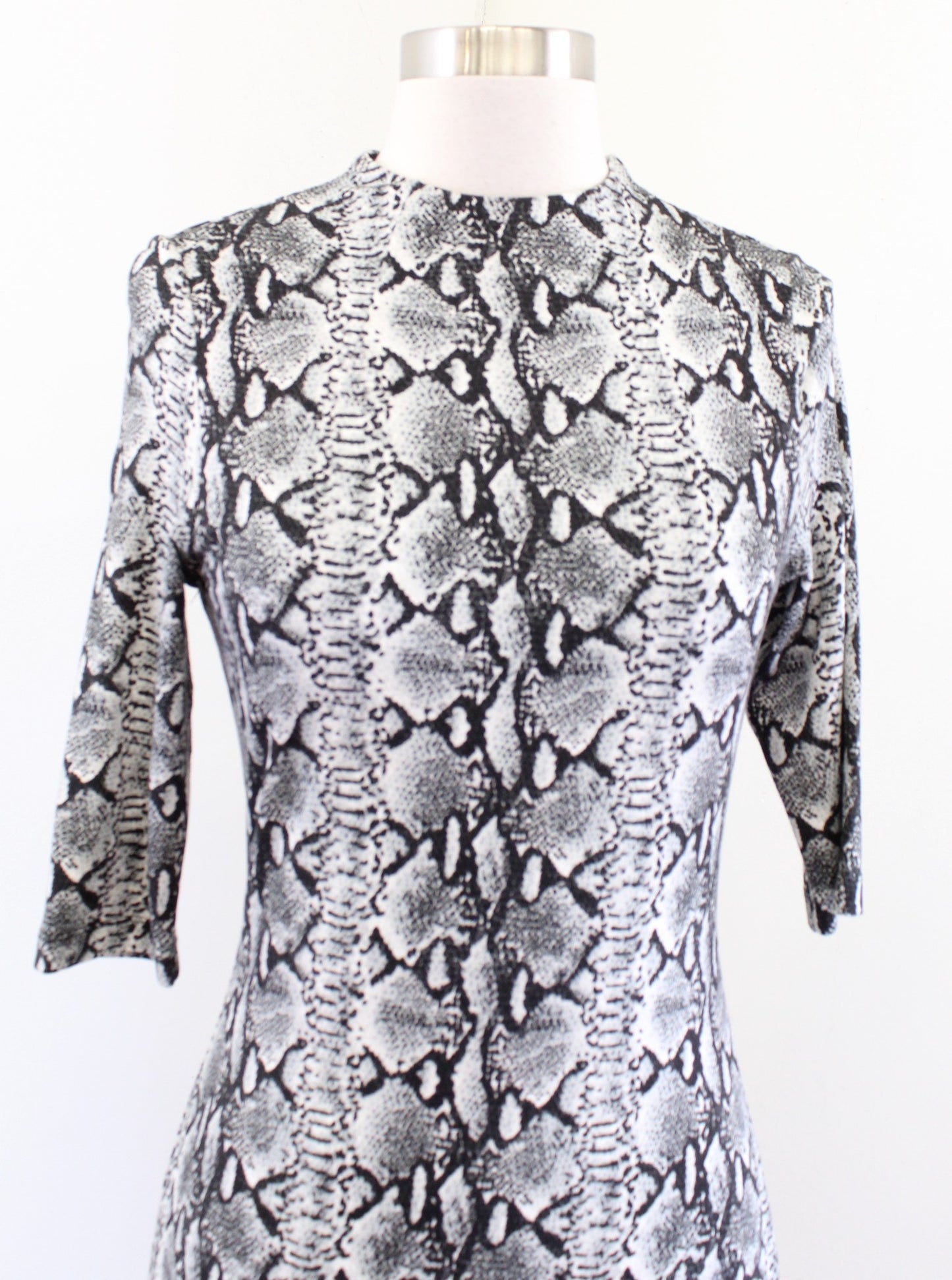 Alice + Olivia Delora Mock Neck Snakeskin Print Knit Midi Dress Size 6 Bodycon