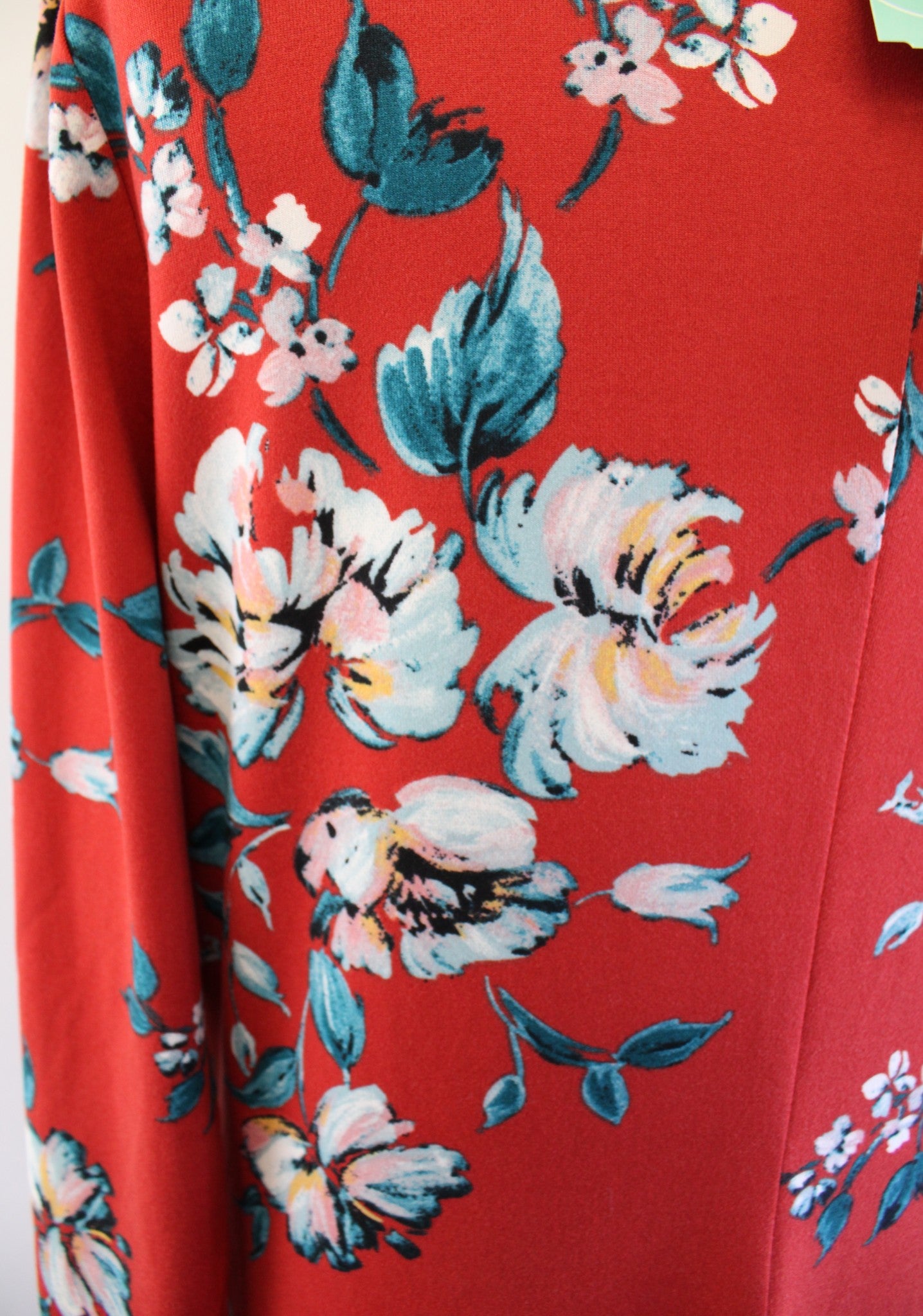 NWT Brina and Emm Stitch Fix Red Orange Knit Floral Print Dress Size M V Neck