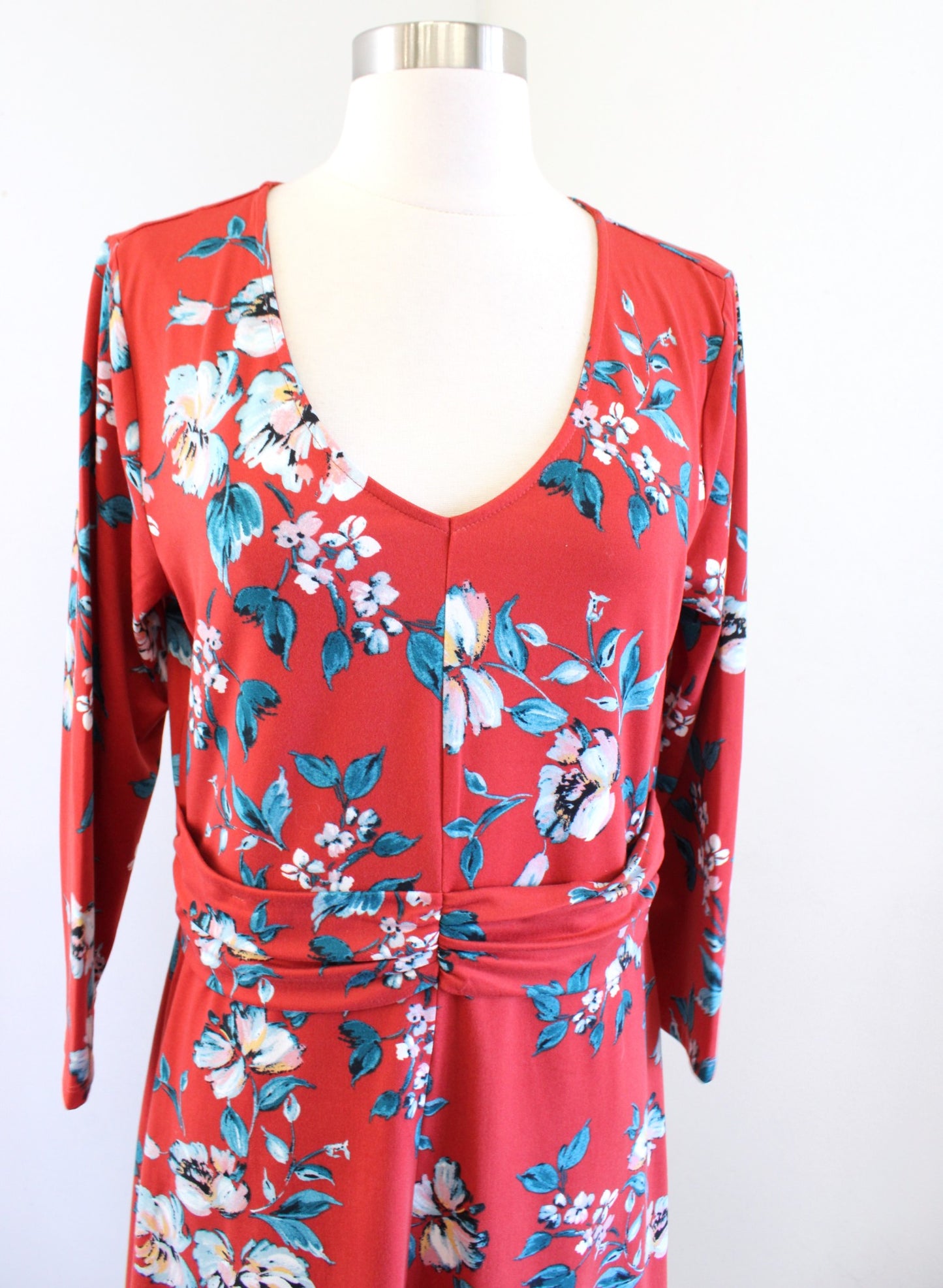 NWT Brina and Emm Stitch Fix Red Orange Knit Floral Print Dress Size M V Neck