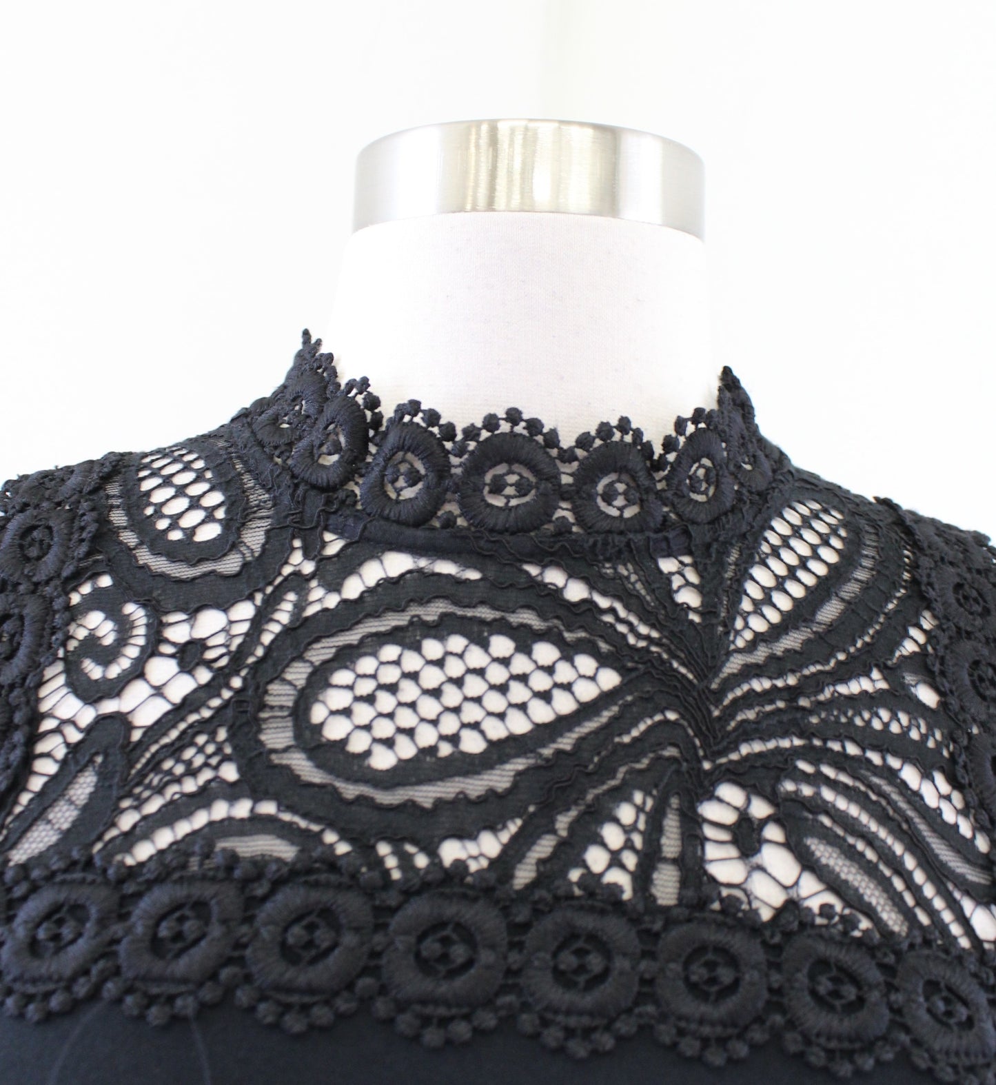 Lilly Pulitzer Harmon Onyx Black Lace Mock Neck Shift Dress Size 00 Sleeveless