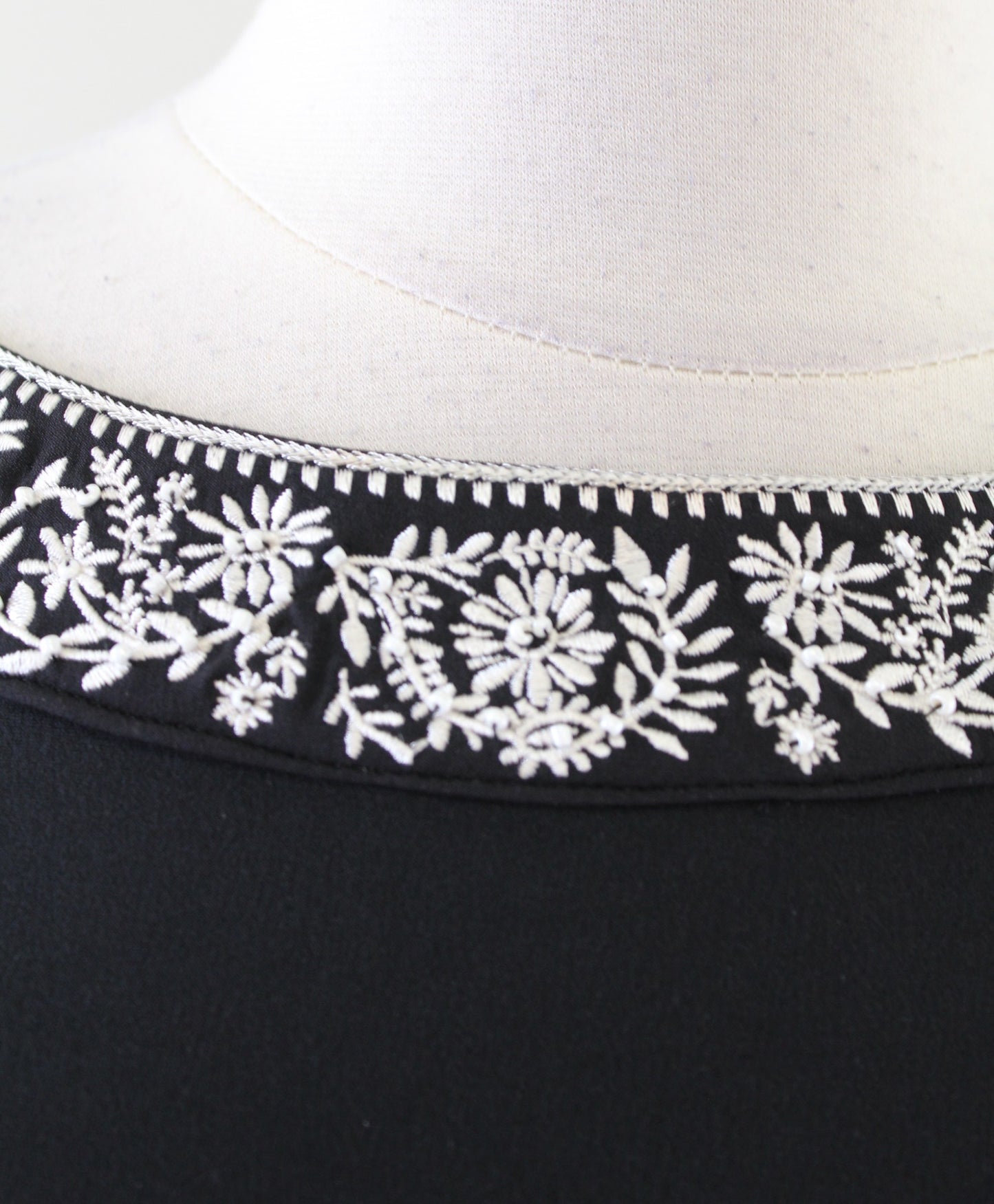 White House Black Market Floral Embroidered Neck Flounce Hem Shift Dress Size S