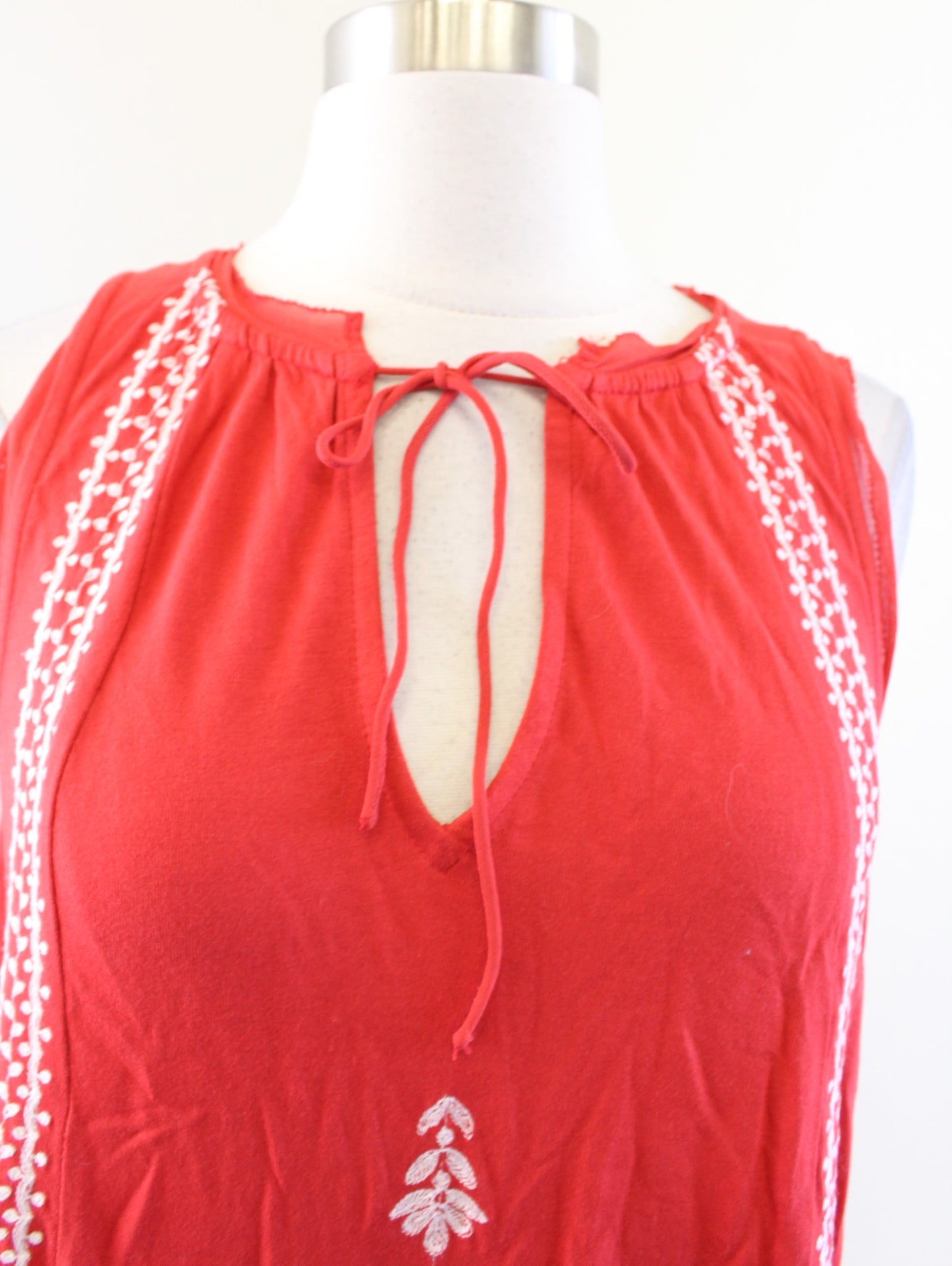 Akemi Kin Anthropologie Chelsey Rust White Floral Embroidered Tank Top Blouse M