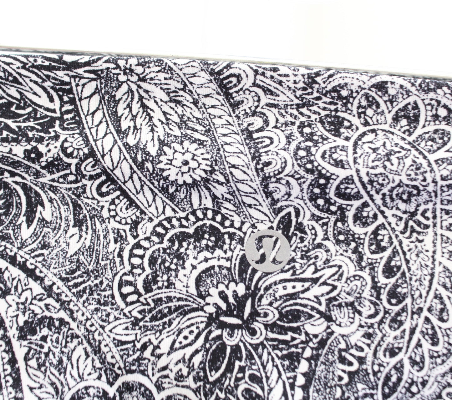 Lululemon High Times Black White Paisley Print 7/8 Pant Leggings Size 6