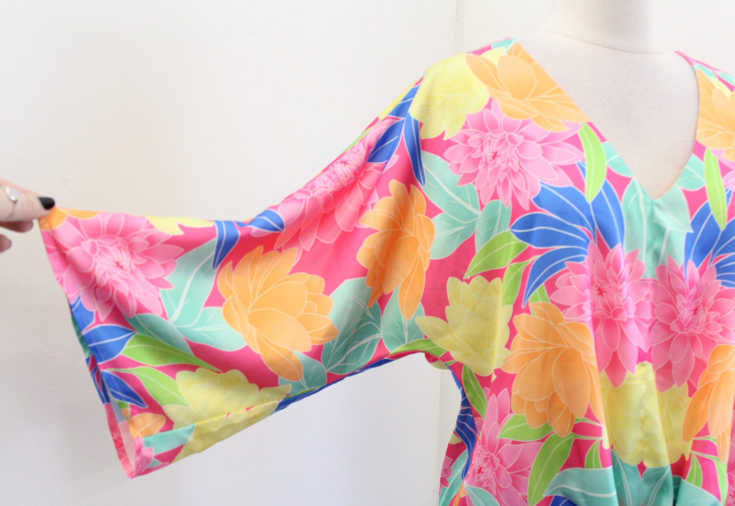 Boston Proper Colorful Floral Tie Front Charmeuse Kate Top Blouse Size S V Neck