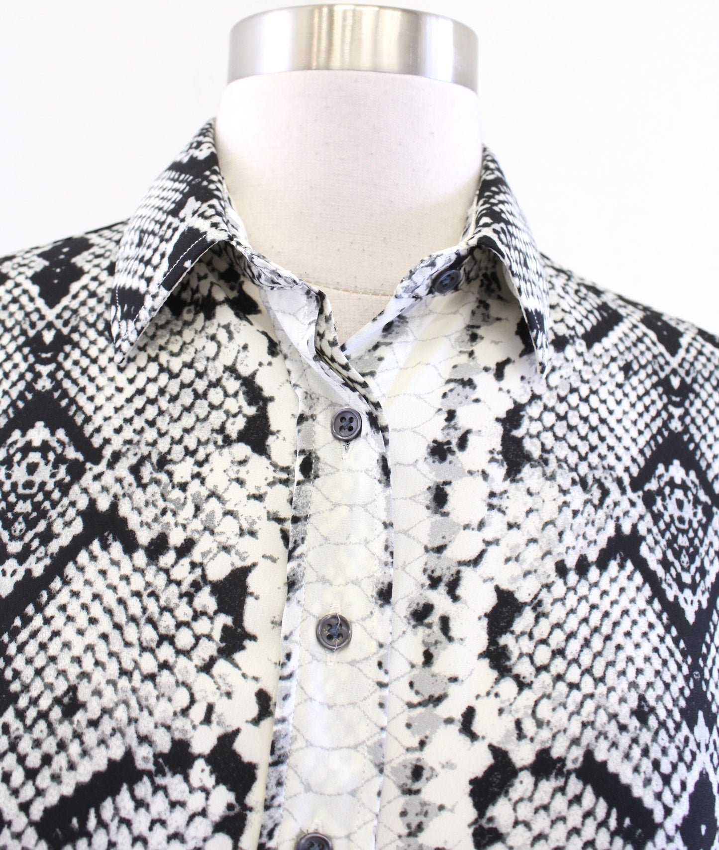 The Shirt Rochelle Behrens Snakeskin Print Button Front Blouse Size XS Gray