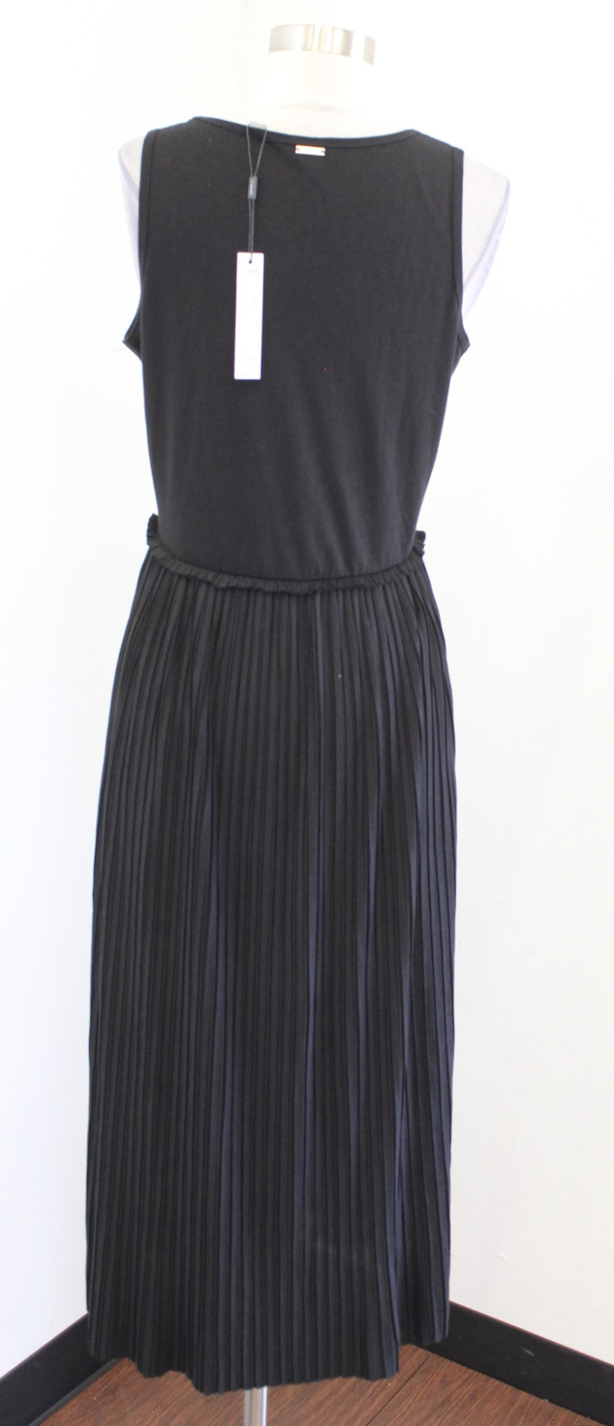 NWT T Tahari Black V Neck Knit Contrast Pleated Midi Maxi Dress Size M Casual