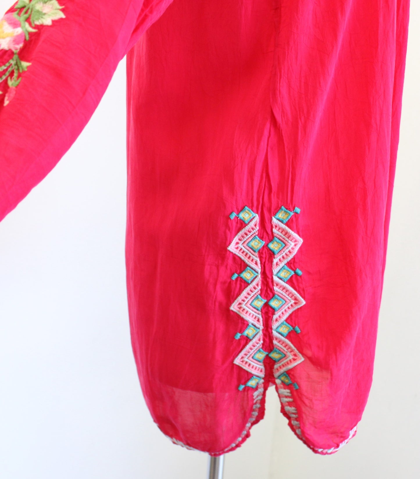 Johnny Was Red Floral Embroidered Tie Yoke Neck Tunic Top Blouse Sz S Geometric