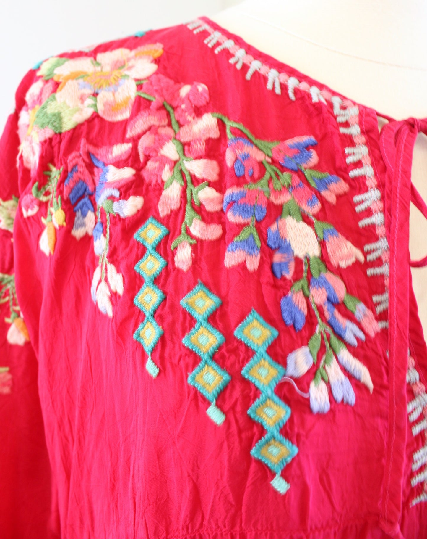 Johnny Was Red Floral Embroidered Tie Yoke Neck Tunic Top Blouse Sz S Geometric