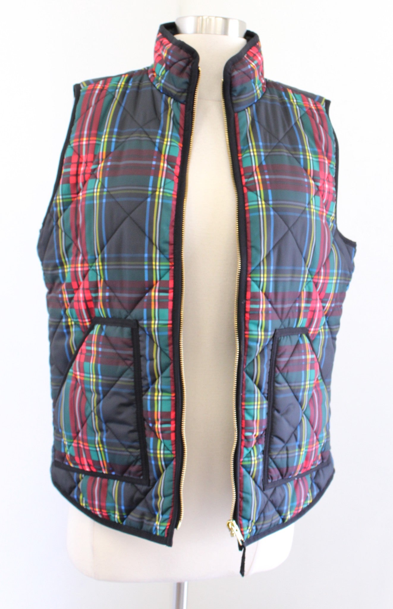 J Crew Factory Black Green Red Quilted Tartan Plaid Zip Front Puffer Vest Size M