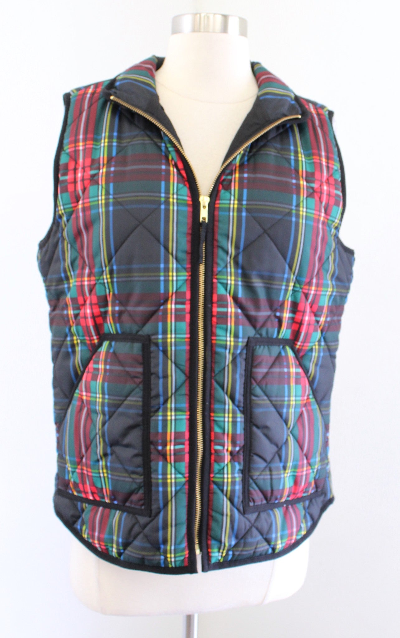 J Crew Factory Black Green Red Quilted Tartan Plaid Zip Front Puffer Vest Size M