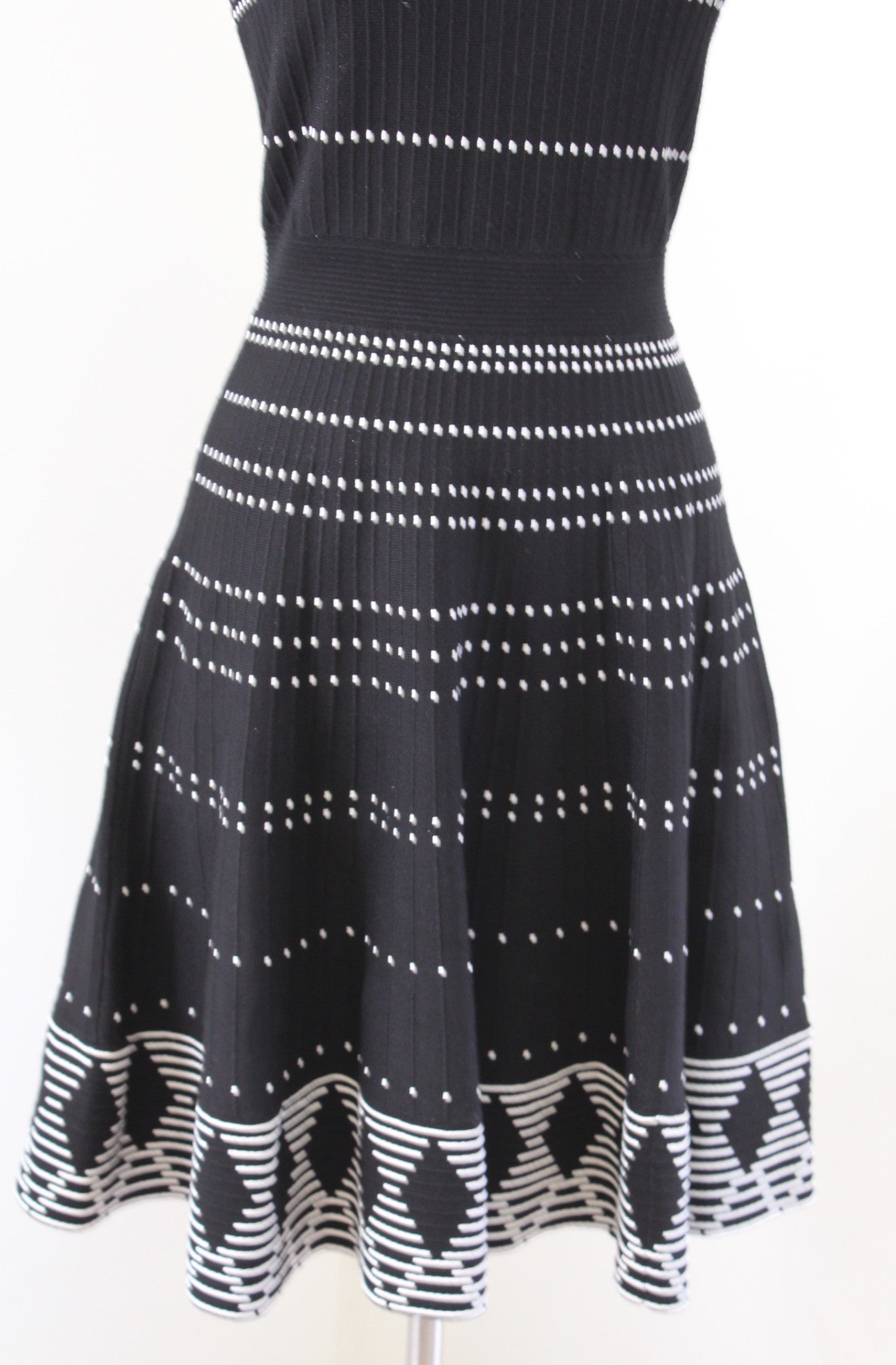 Kate Spade Black White Textured Fit and Flare Dress Size XS Sleeveless Striped