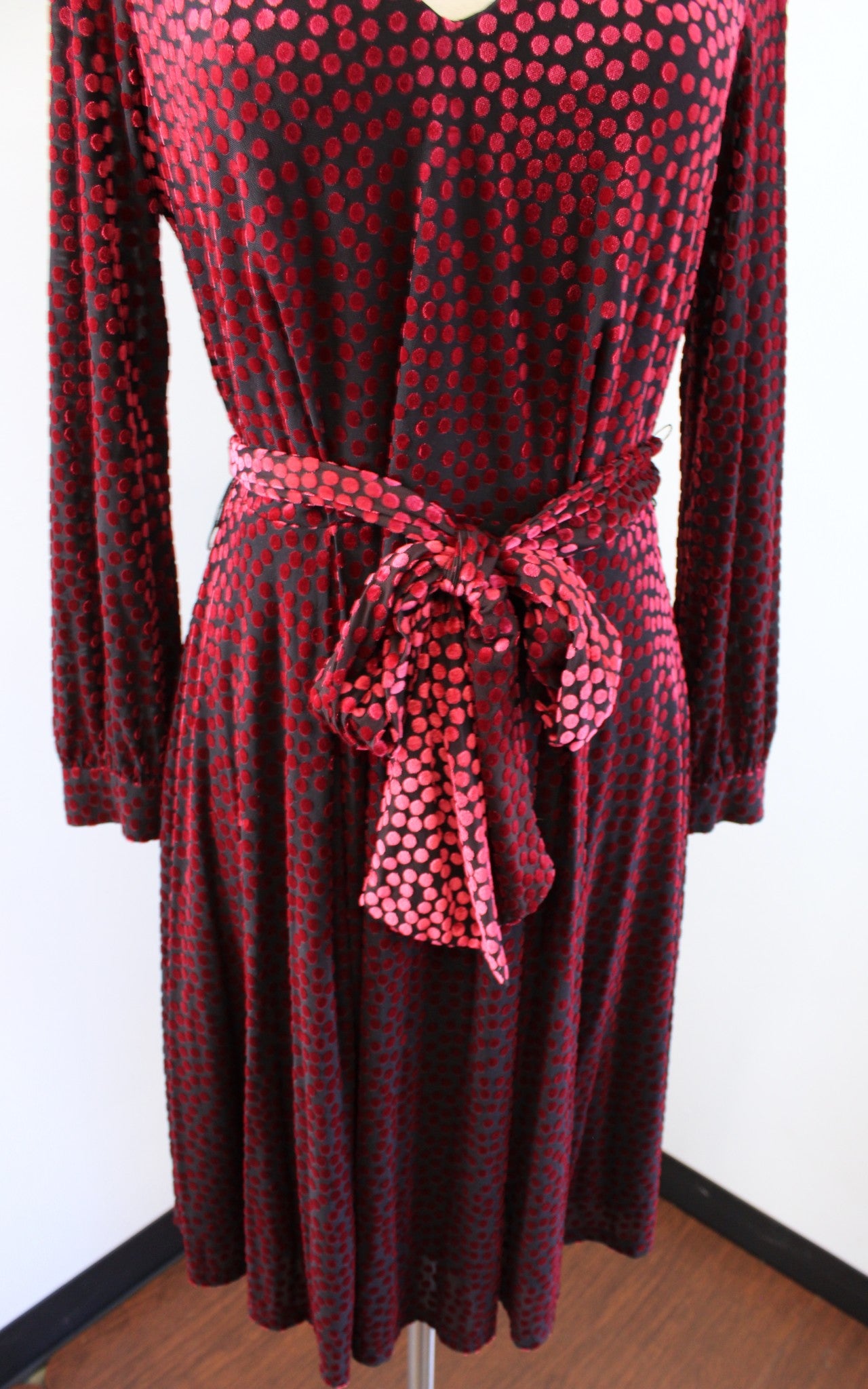 Calvin Klein Black Red Velvet Polka Dot V Neck Tie Waist Dress Size 10 Burnout