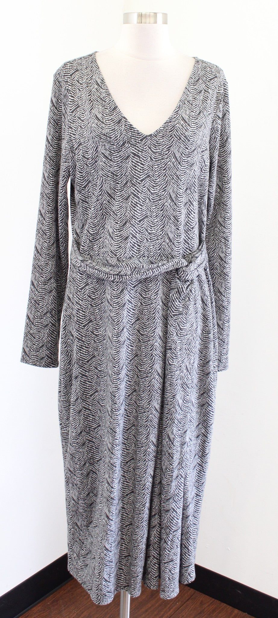 NWT White House Black Market Gray V Neck Cozy Knit Twist Midi Dress Size L