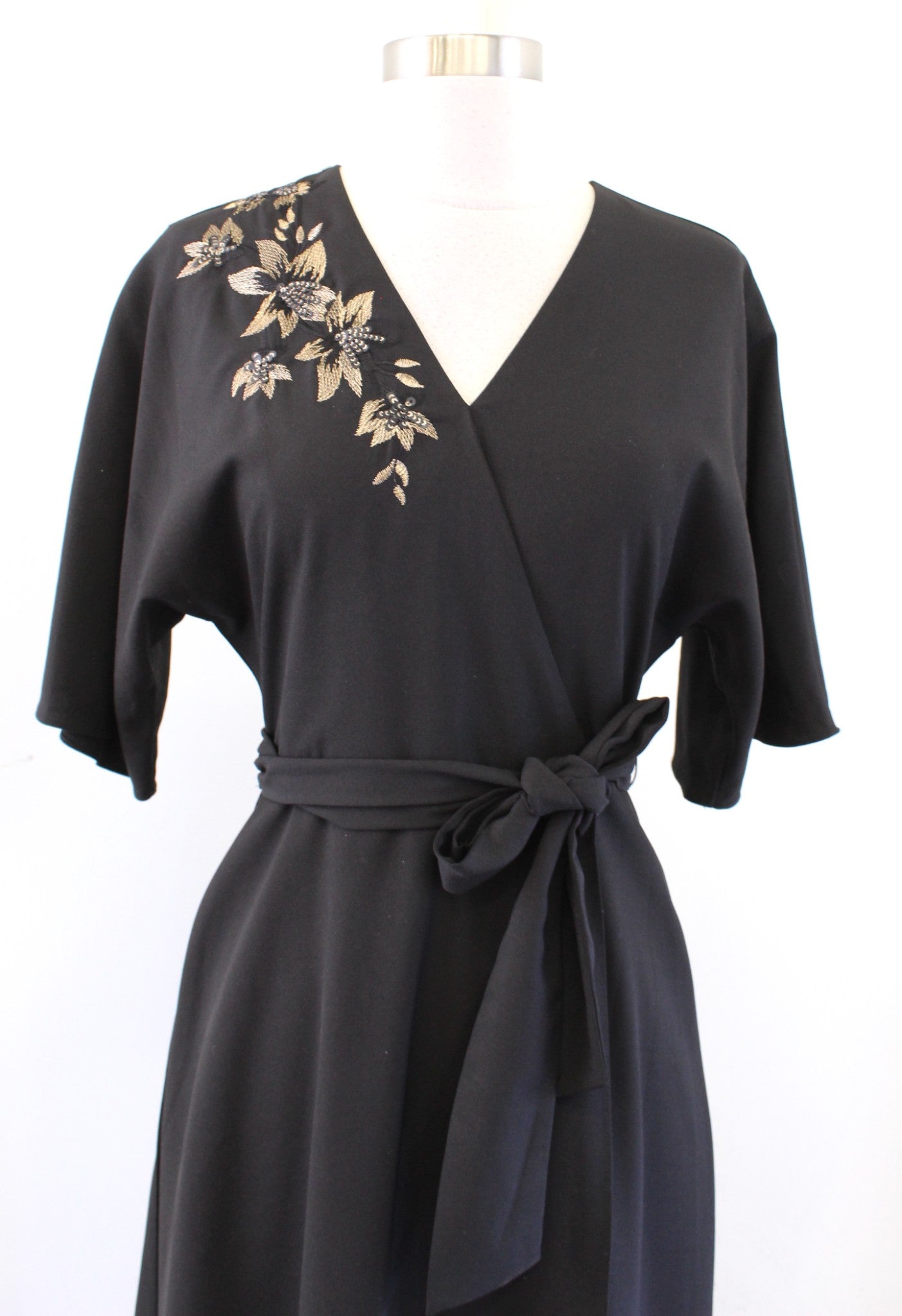 Tahari ASL Levine Black Embroidered Kimono Style Faux Wrap Midi Dress Size 2