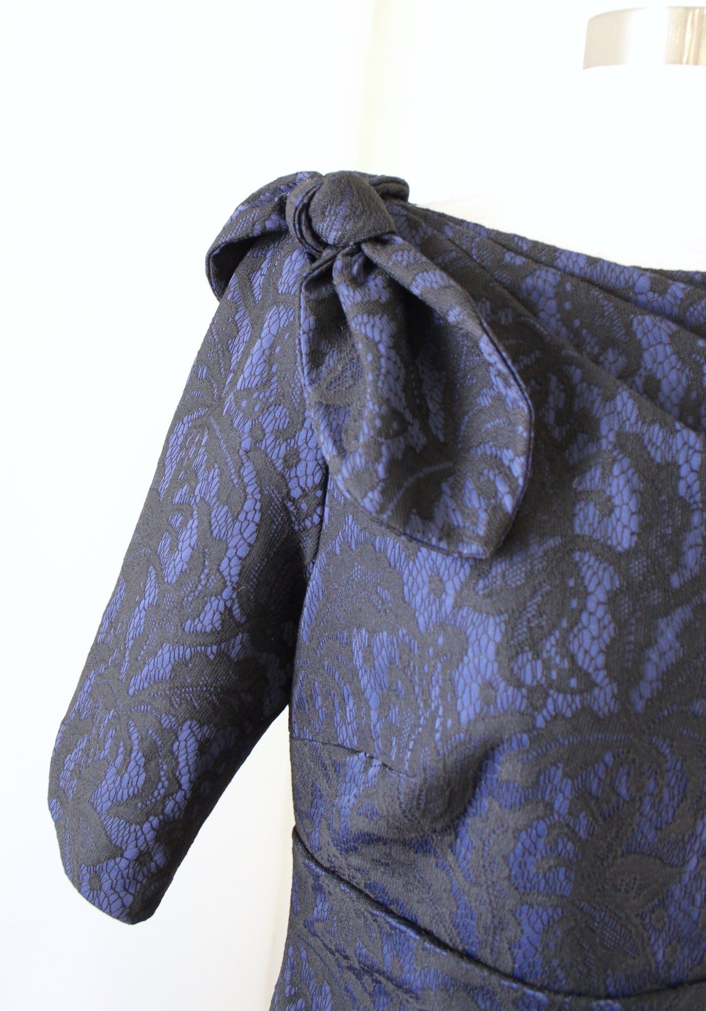 Kay Unger Navy Blue Black Lace Bow Accent Ruched Sheath Dress Size 8 Cocktail