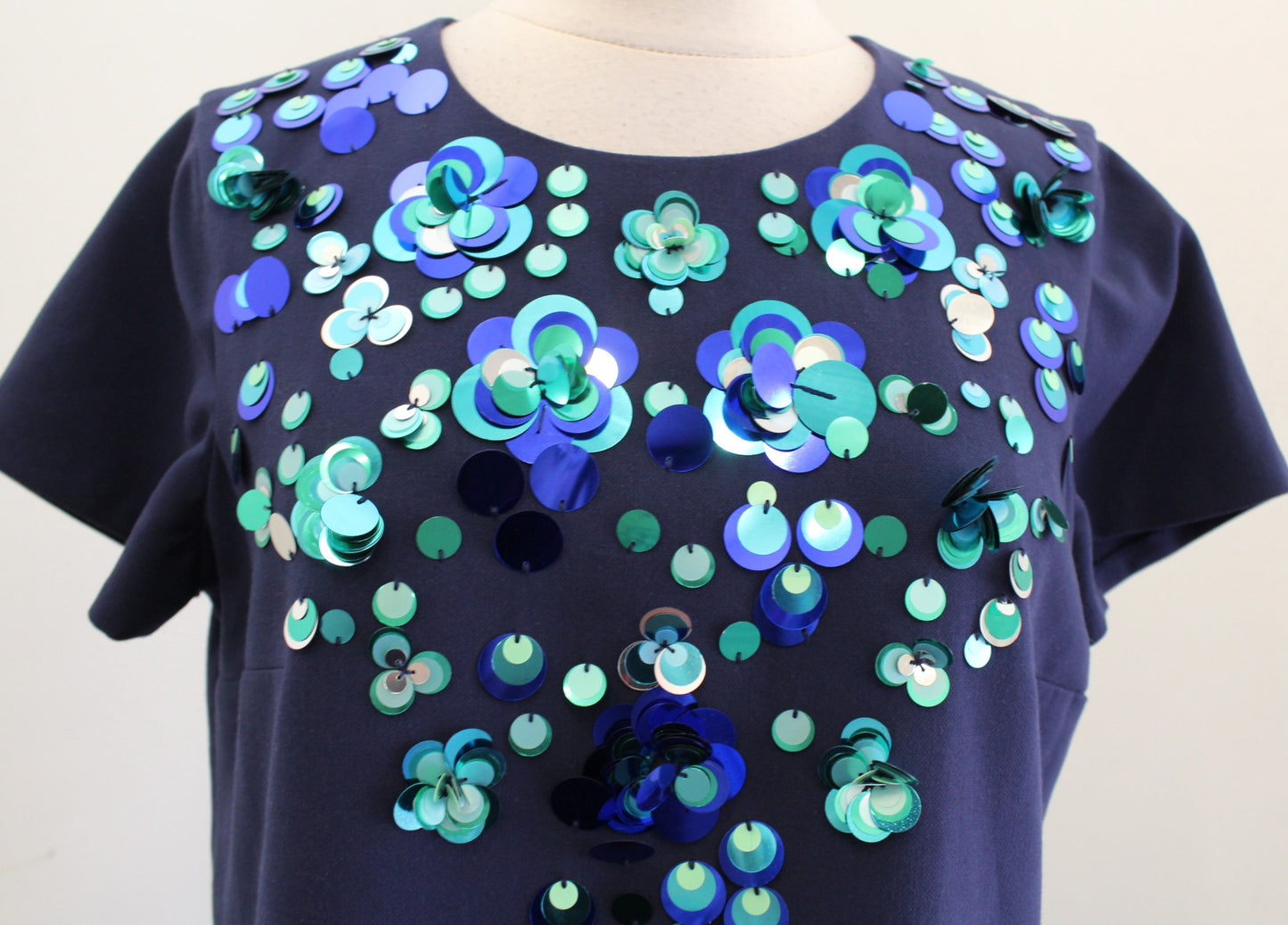 Lilly Pulitzer Havyn Navy Blue 3D Sequin Embellished Shift Dress Size 8