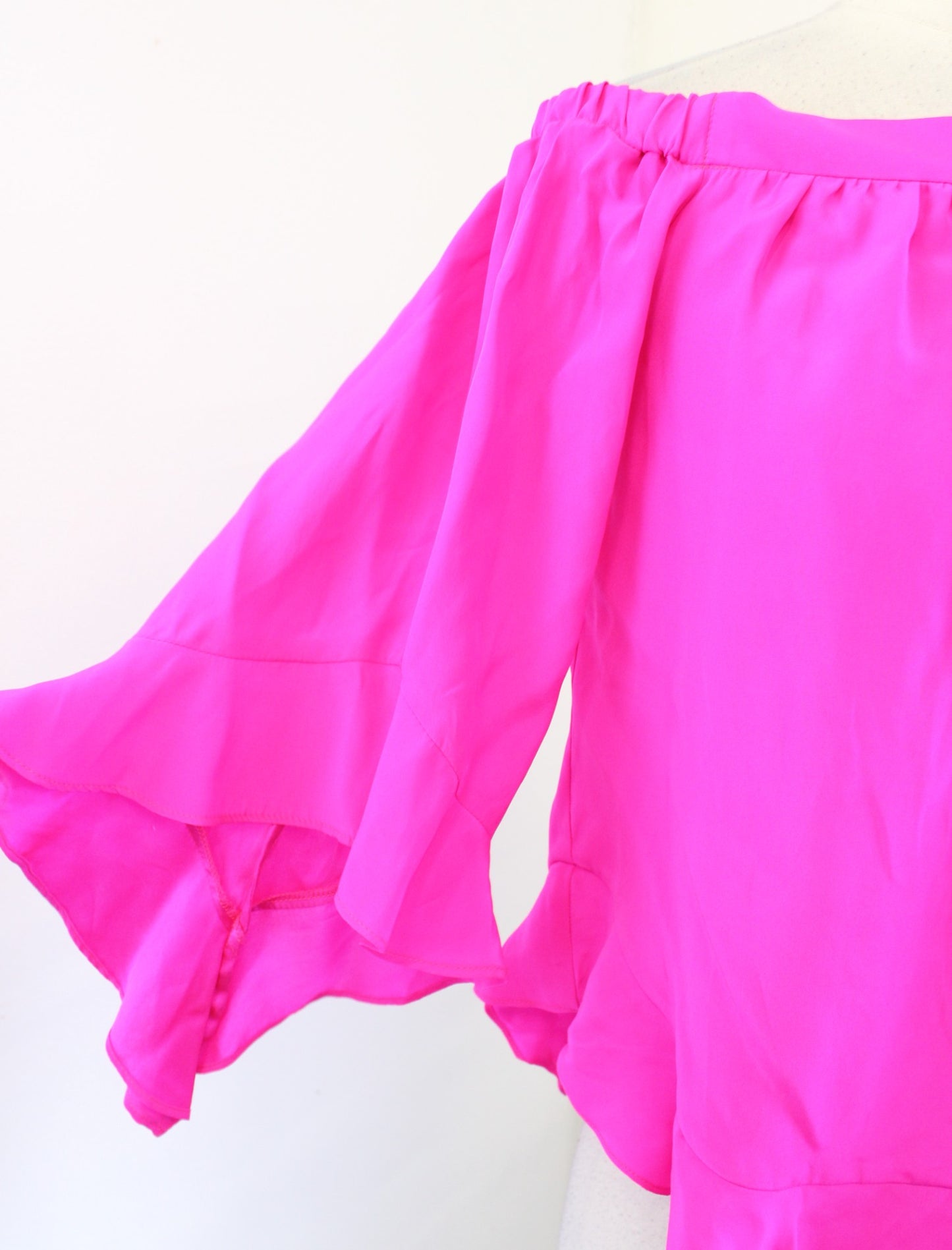 NWT Alice and Trixie Hot Pink Silk Off the Shoulder Flutter Top Blouse Size XS