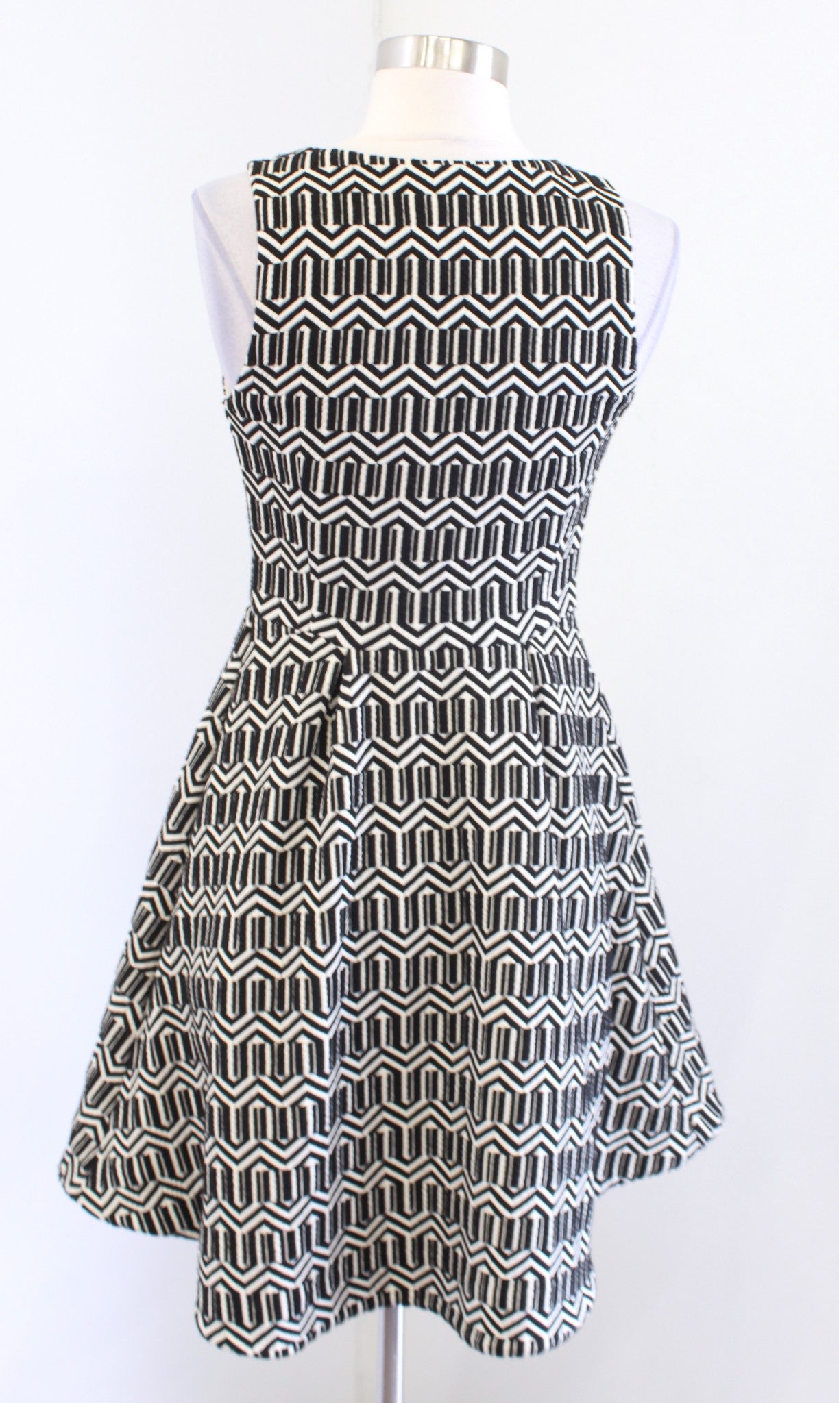 Leifsdottir Anthropologie Tonnelle Black Geometric Textured Zip Front Dress Sz 2