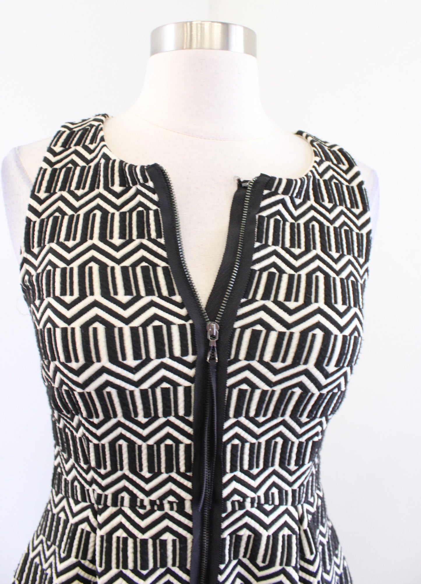 Leifsdottir Anthropologie Tonnelle Black Geometric Textured Zip Front Dress Sz 2