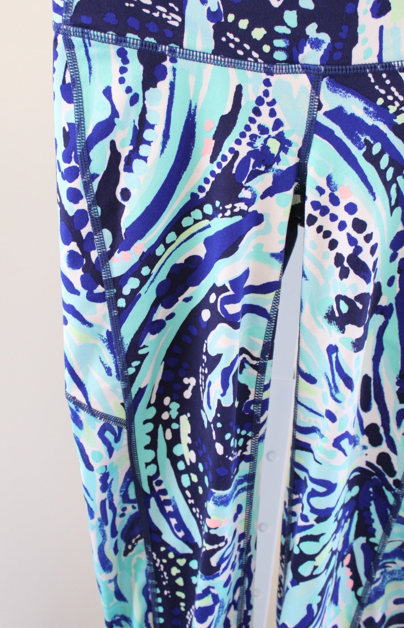 Lilly Pulitzer Luxletic Weekender Cropped Leggings Crash The Bash Navy Size XS