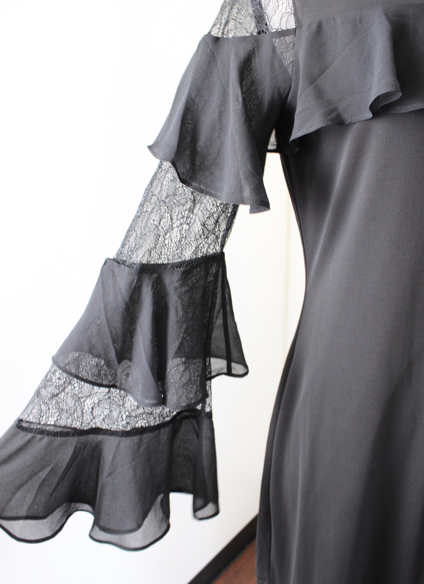 NWT White House Black Market Black Ruffle Lace Sleeve Shift Dress Size S