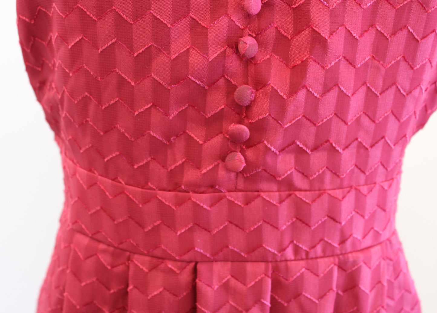 Modcloth Red Herringbone Embossed Tie Waist V Neck Shirt Dress Size M A Line