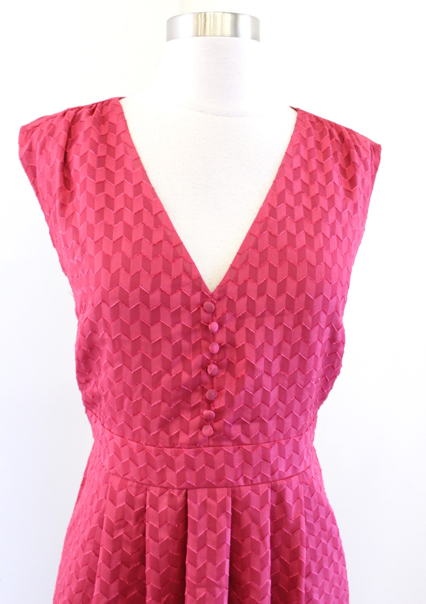 Modcloth Red Herringbone Embossed Tie Waist V Neck Shirt Dress Size M A Line