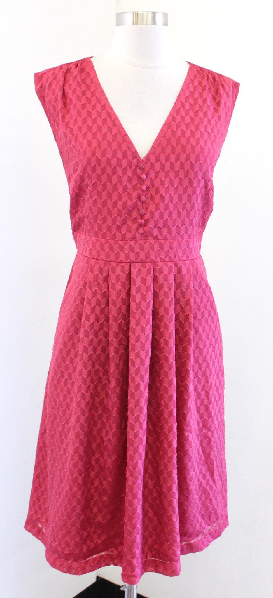 Modcloth Red Herringbone Embossed Tie Waist V Neck Shirt Dress Size M A Line